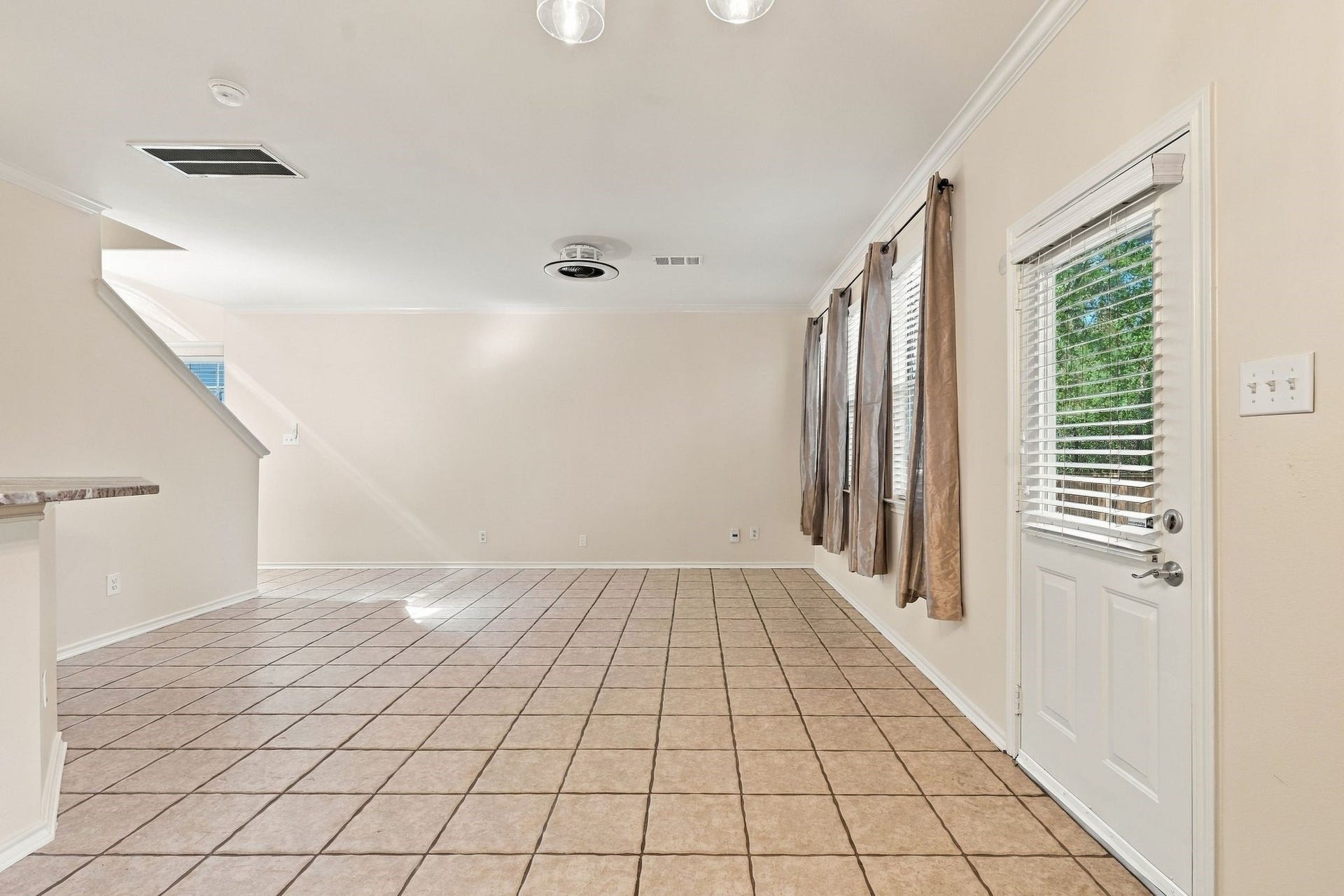 142 N Camellia Grove Circle, The Woodlands, TX 77382 142 N Camellia Grove Circle, The Woodlands, TX 77382