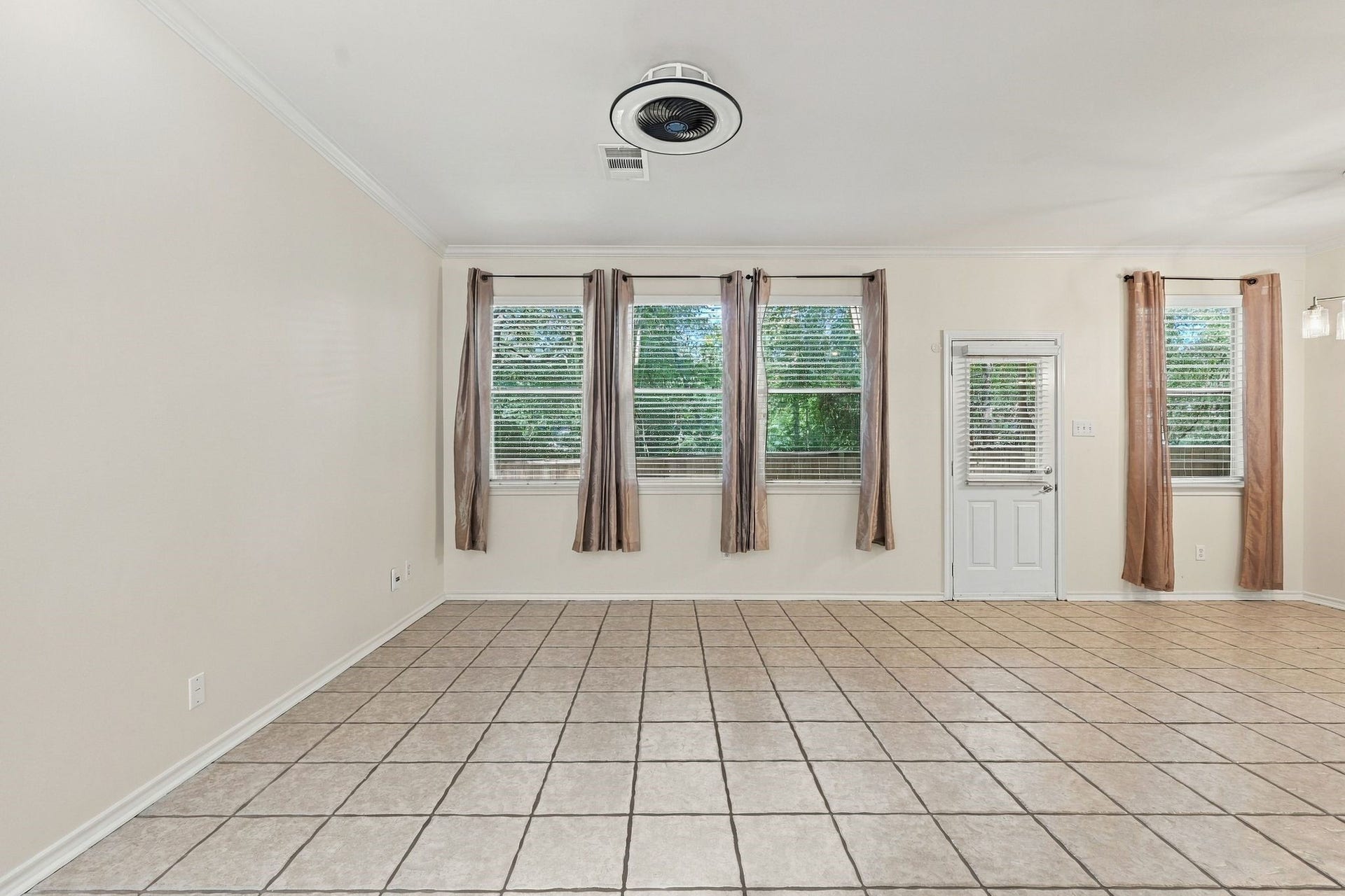 142 N Camellia Grove Circle, The Woodlands, TX 77382 142 N Camellia Grove Circle, The Woodlands, TX 77382