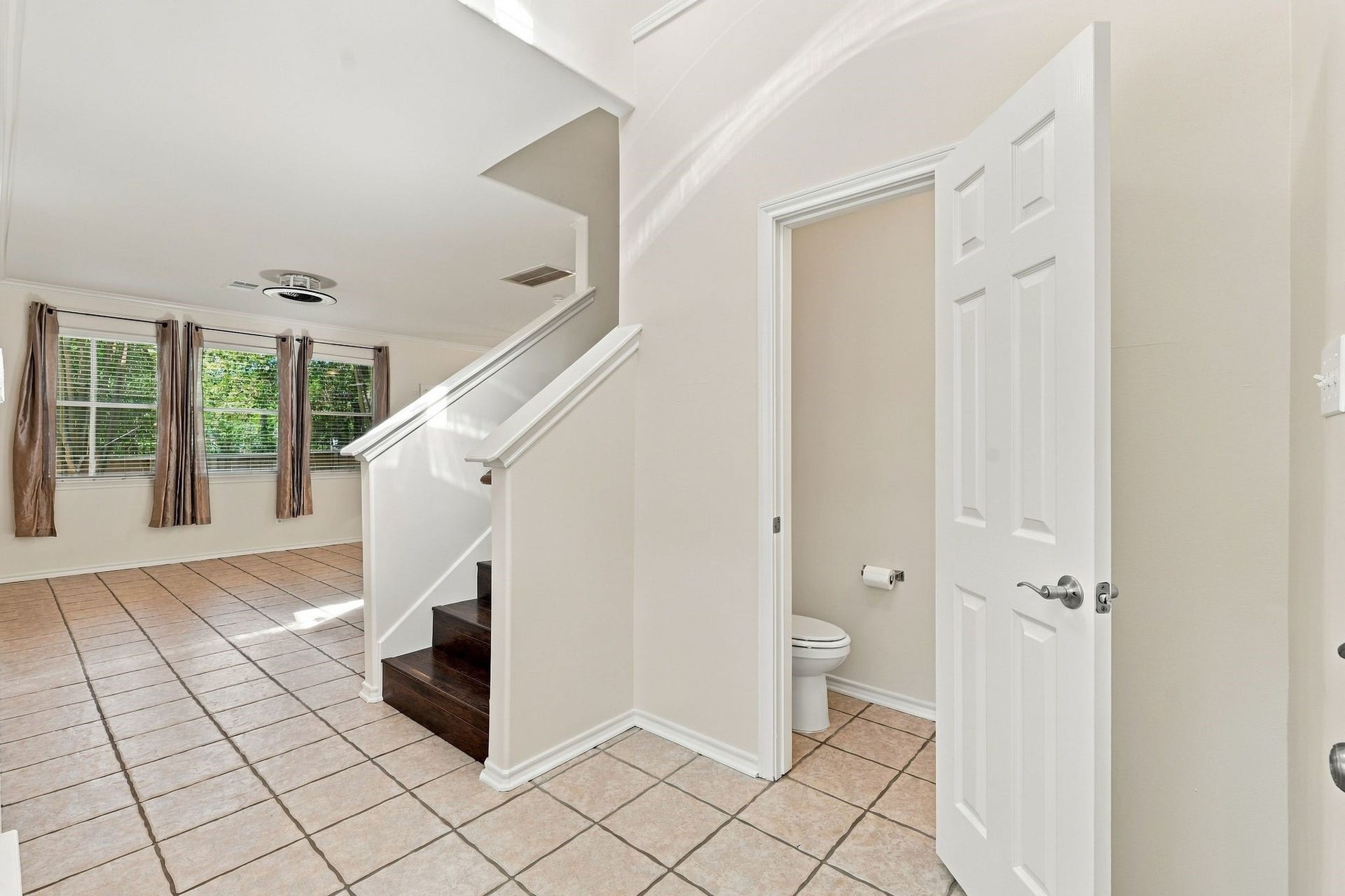 142 N Camellia Grove Circle, The Woodlands, TX 77382 142 N Camellia Grove Circle, The Woodlands, TX 77382