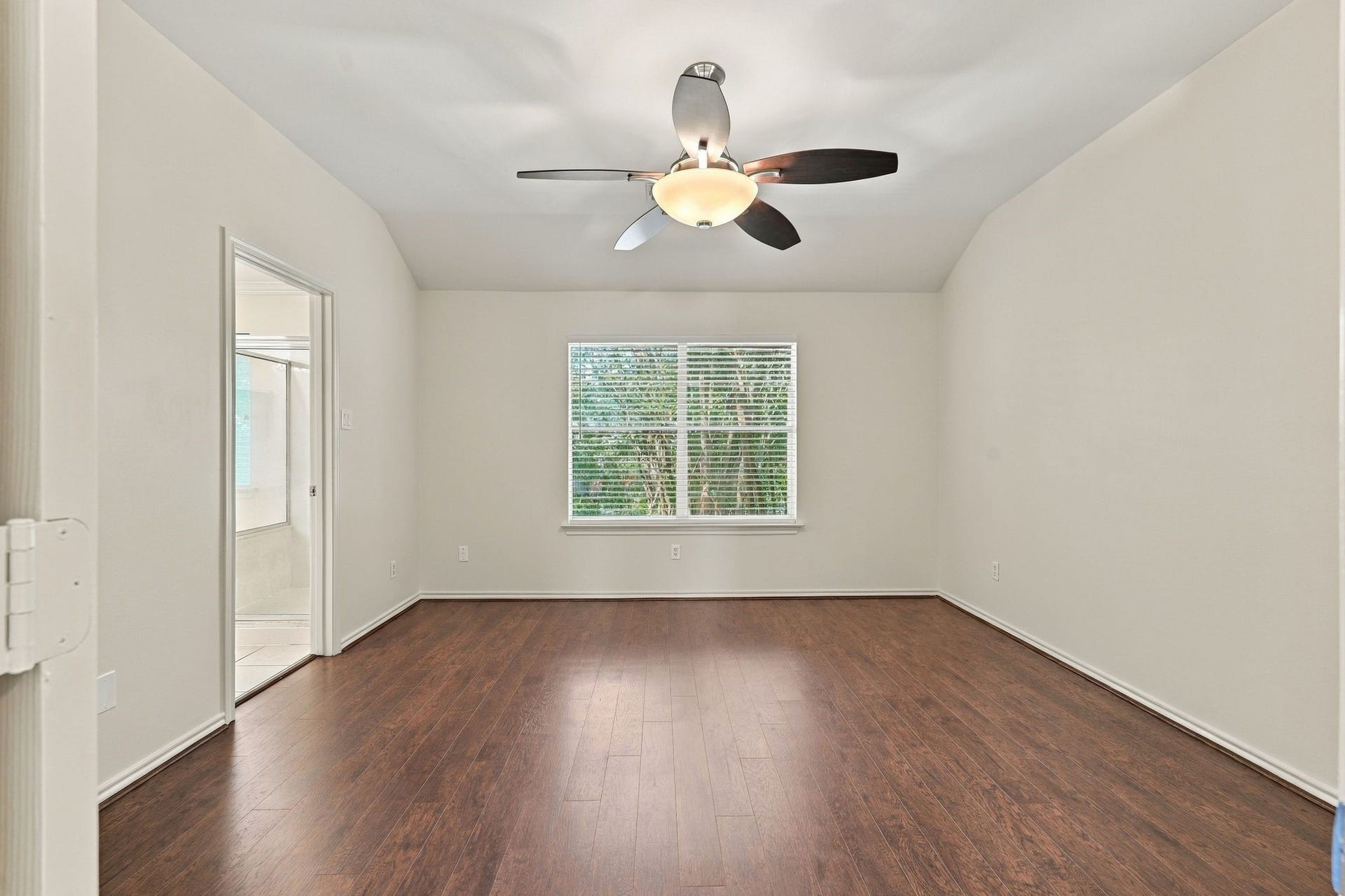 142 N Camellia Grove Circle, The Woodlands, TX 77382 The main bedroom offers wood look flooring, new ceiling fan, freshly painted ceilings, walls and trim and a nice ensuite bathroom.