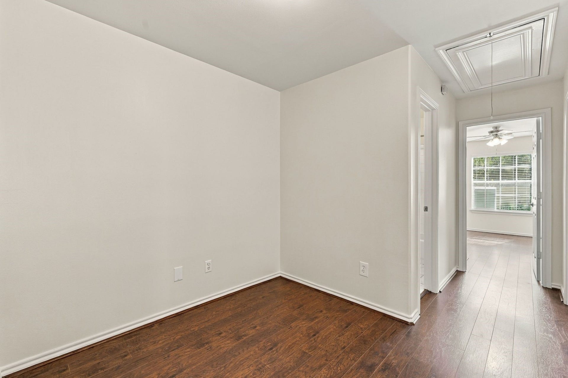 142 N Camellia Grove Circle, The Woodlands, TX 77382 This versatile space separates the primary bedroom from the secondary bedrooms and could serve as a nice home office, play area for kids, tv or gaming space, craft room, etc.