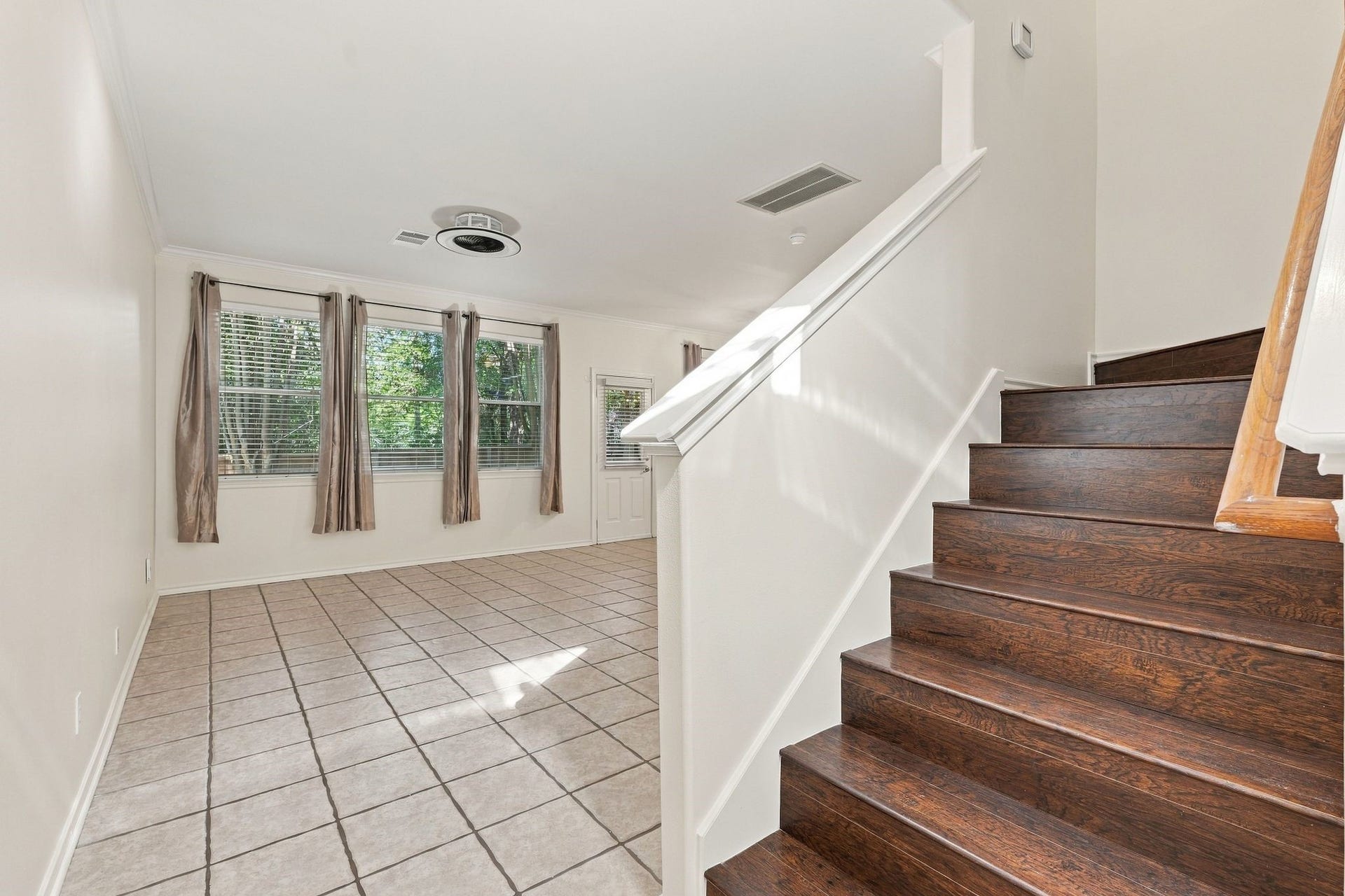 142 N Camellia Grove Circle, The Woodlands, TX 77382 142 N Camellia Grove Circle, The Woodlands, TX 77382