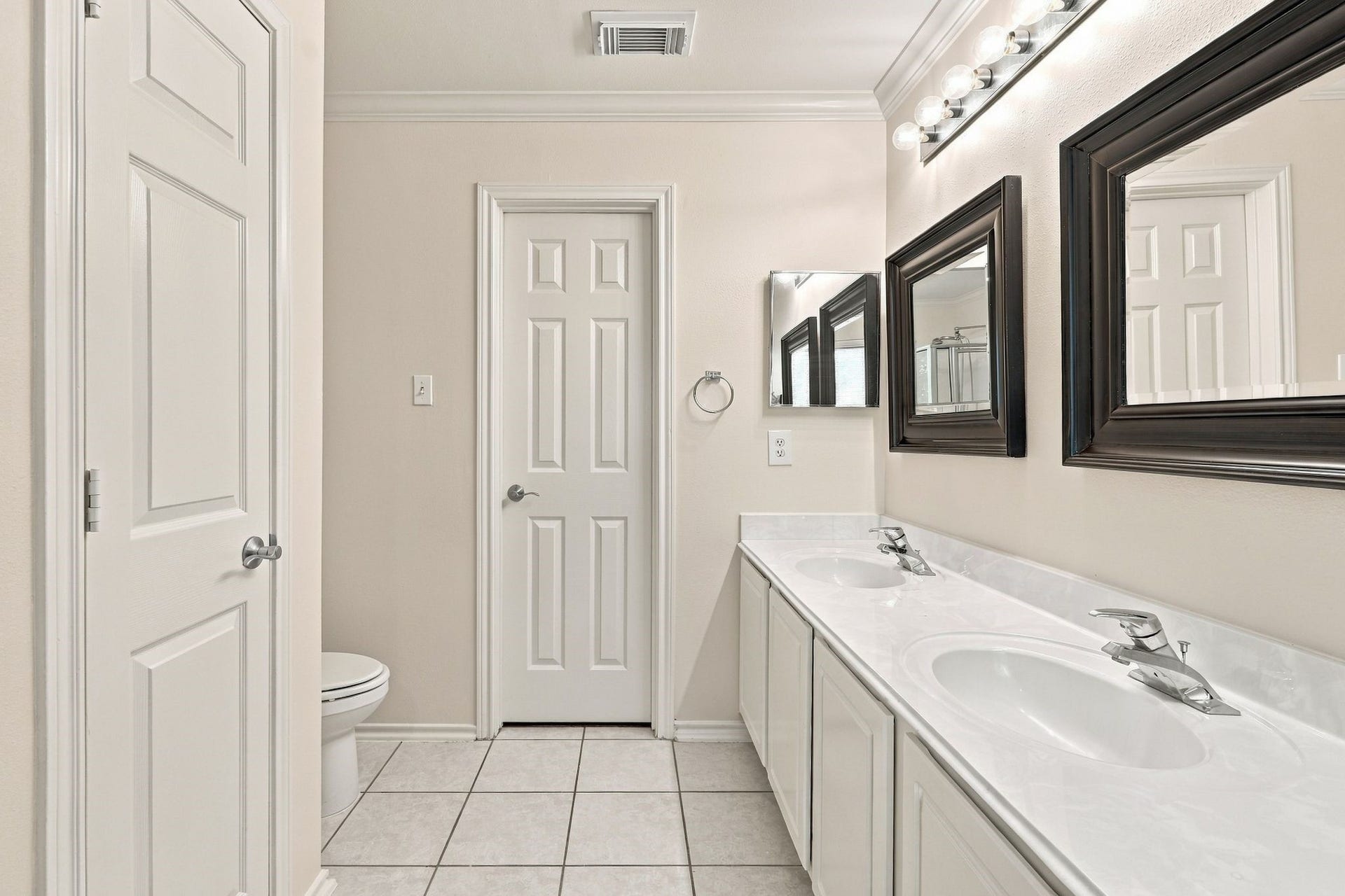 142 N Camellia Grove Circle, The Woodlands, TX 77382 The linen closet offers additional storage.