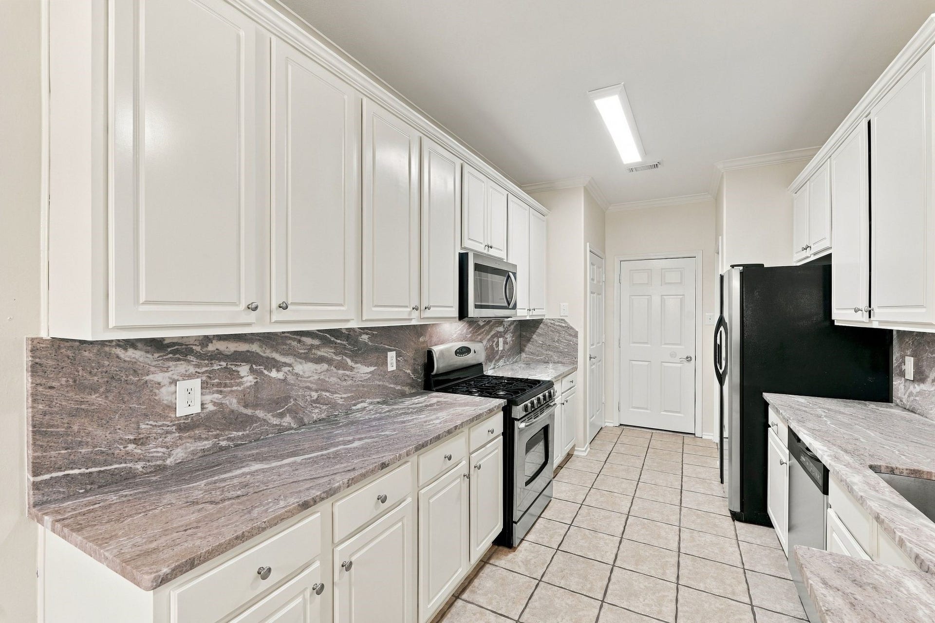 142 N Camellia Grove Circle, The Woodlands, TX 77382 Be the first to enjoy these newly installed luxury granite counters, microwave, dishwasher and sink. The cabinets have just been painted, and there are two large pantries that offer a significant amount of storage.