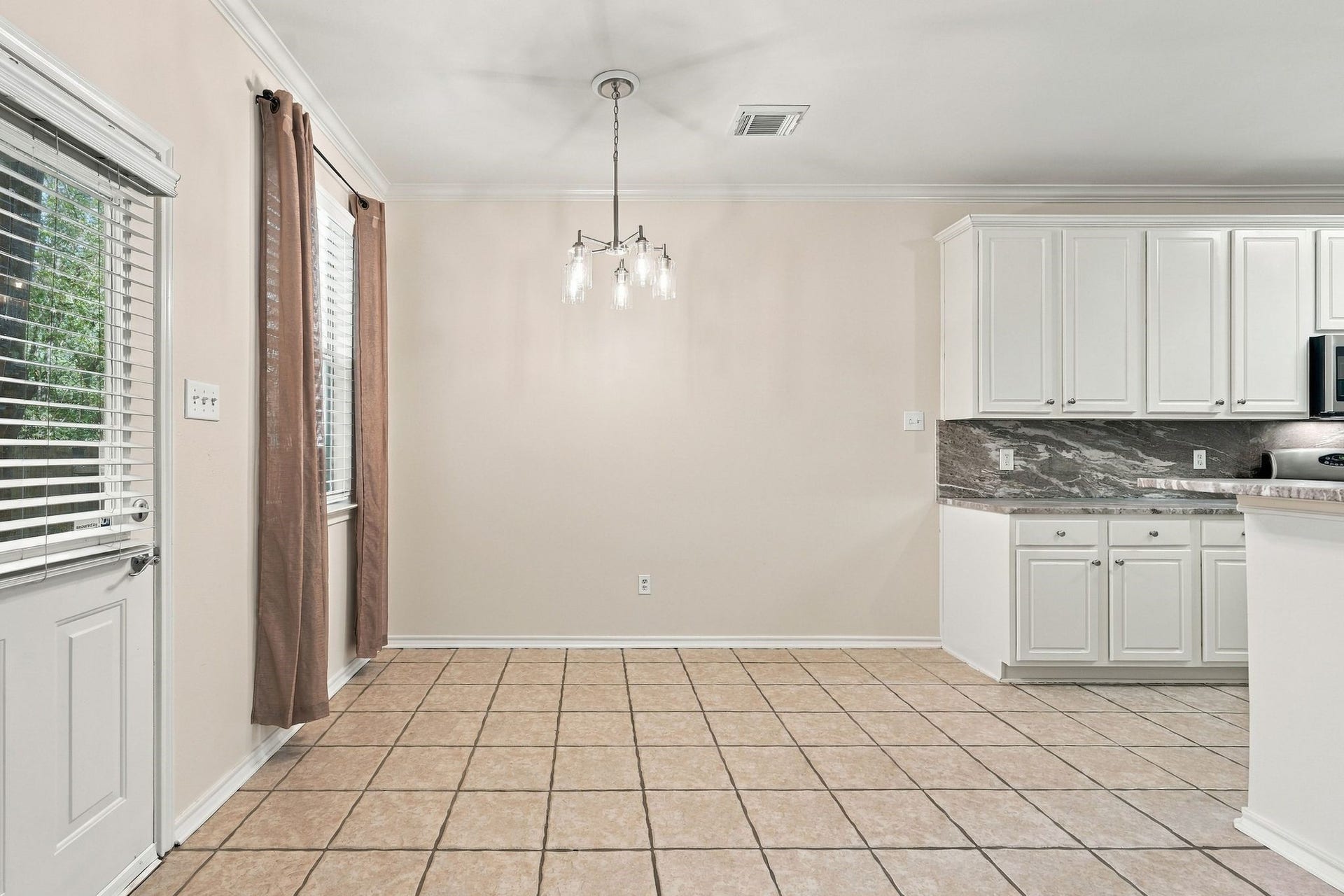 142 N Camellia Grove Circle, The Woodlands, TX 77382 142 N Camellia Grove Circle, The Woodlands, TX 77382