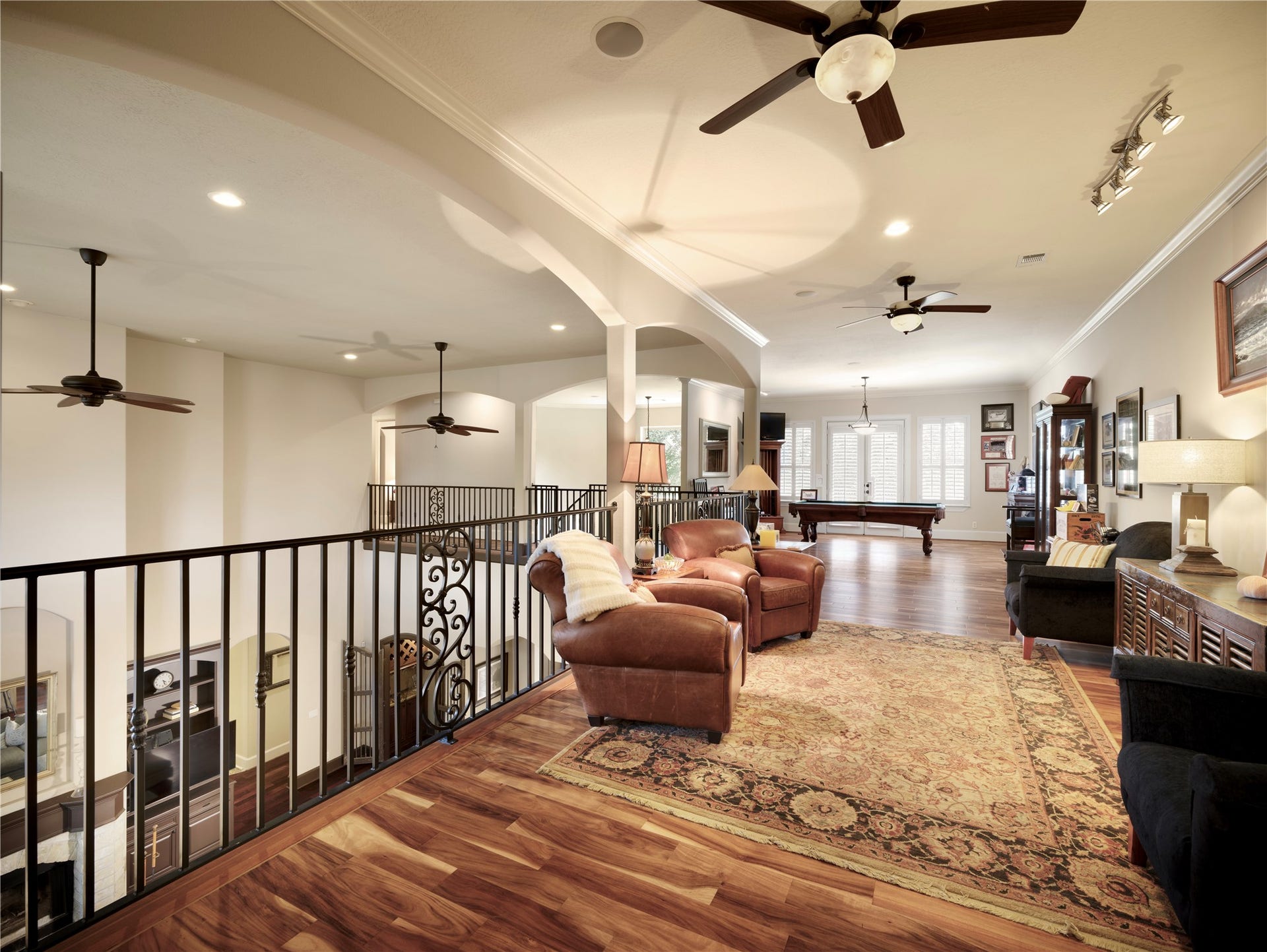 6702 Star Ledge Court, Spring, TX 77389 BILLIARDS & GAME ROOM Overlooking the dramatic two-story great room below, this expansive upper-level retreat is designed for recreation, relaxation, and entertaining. With ample space for billiards, game tables, media viewing, and multiple conversation areas, it easily accommodates gatherings both large and small. Rich hardwood floors, soaring ceilings, and an open architectural design create an inviting atmosphere that extends the homes generous living spaces while offering endless possibilities.