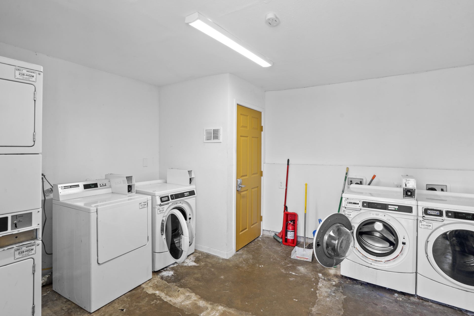 1408 Hughes Street, #11, Houston, TX 77023 On-site laundry makes laundry day a breeze. So convenient!