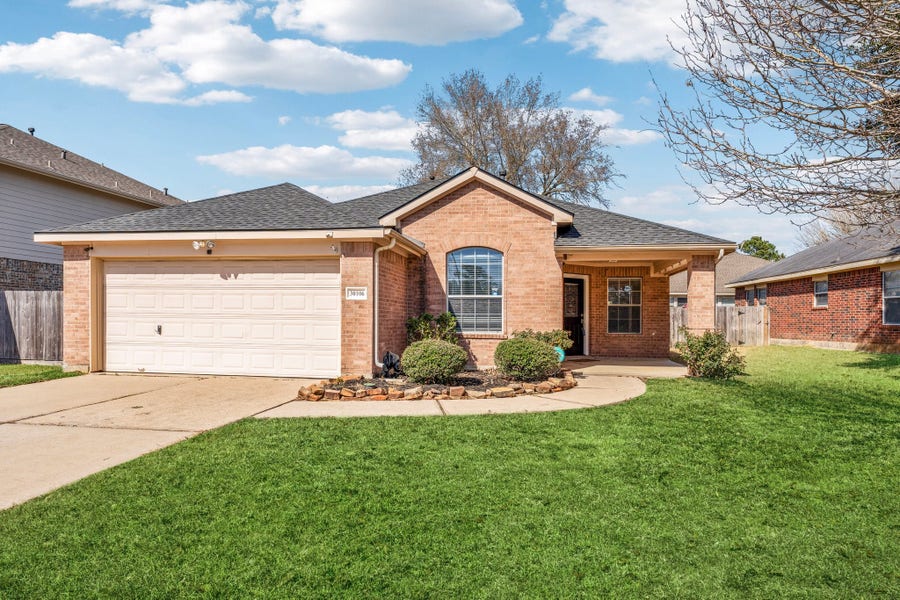 Property photo for 30106 Saw Oaks Drive, Magnolia, TX