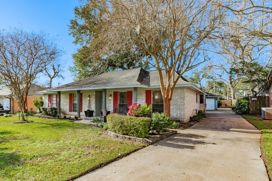 Property photo for 221 Banyan Street, Lake Jackson, TX
