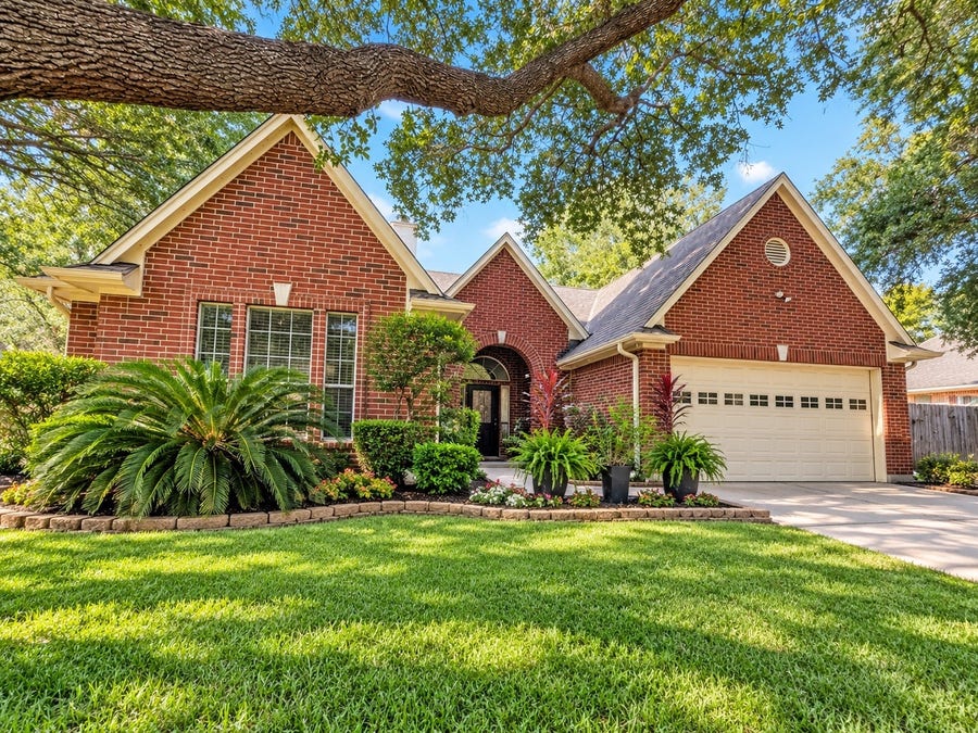 Property photo for 1105 E Adoue Street, Alvin, TX