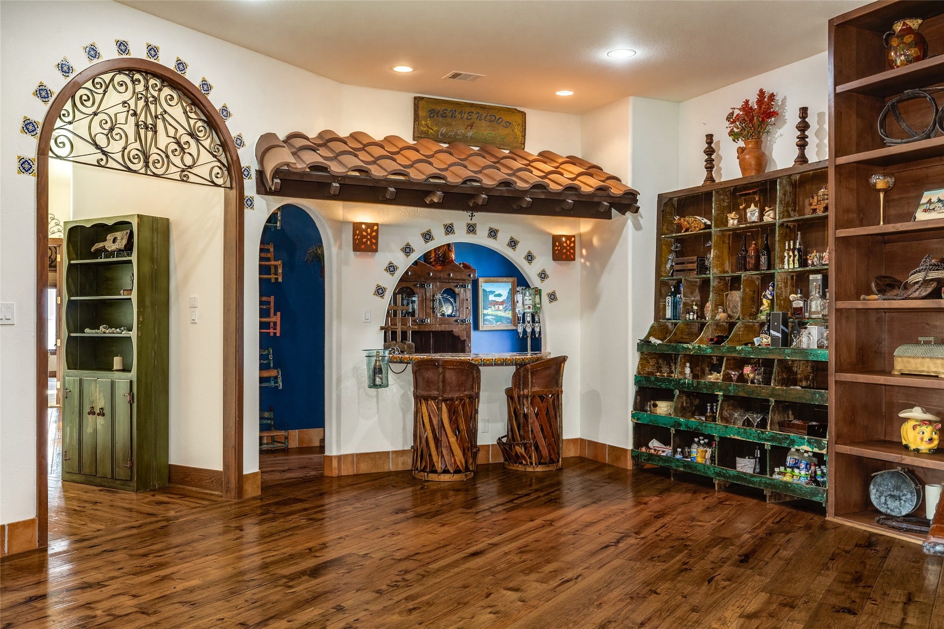 506 Sunset Circle, Tiki Island, TX 77554 Interior bar facing the library/study/office