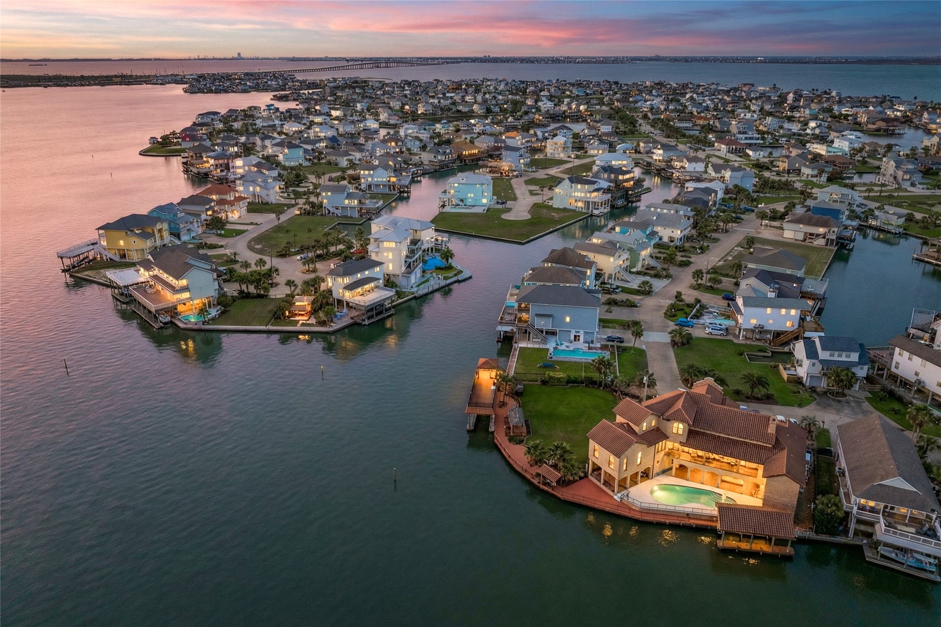 506 Sunset Circle, Tiki Island, TX 77554 Evening bay view