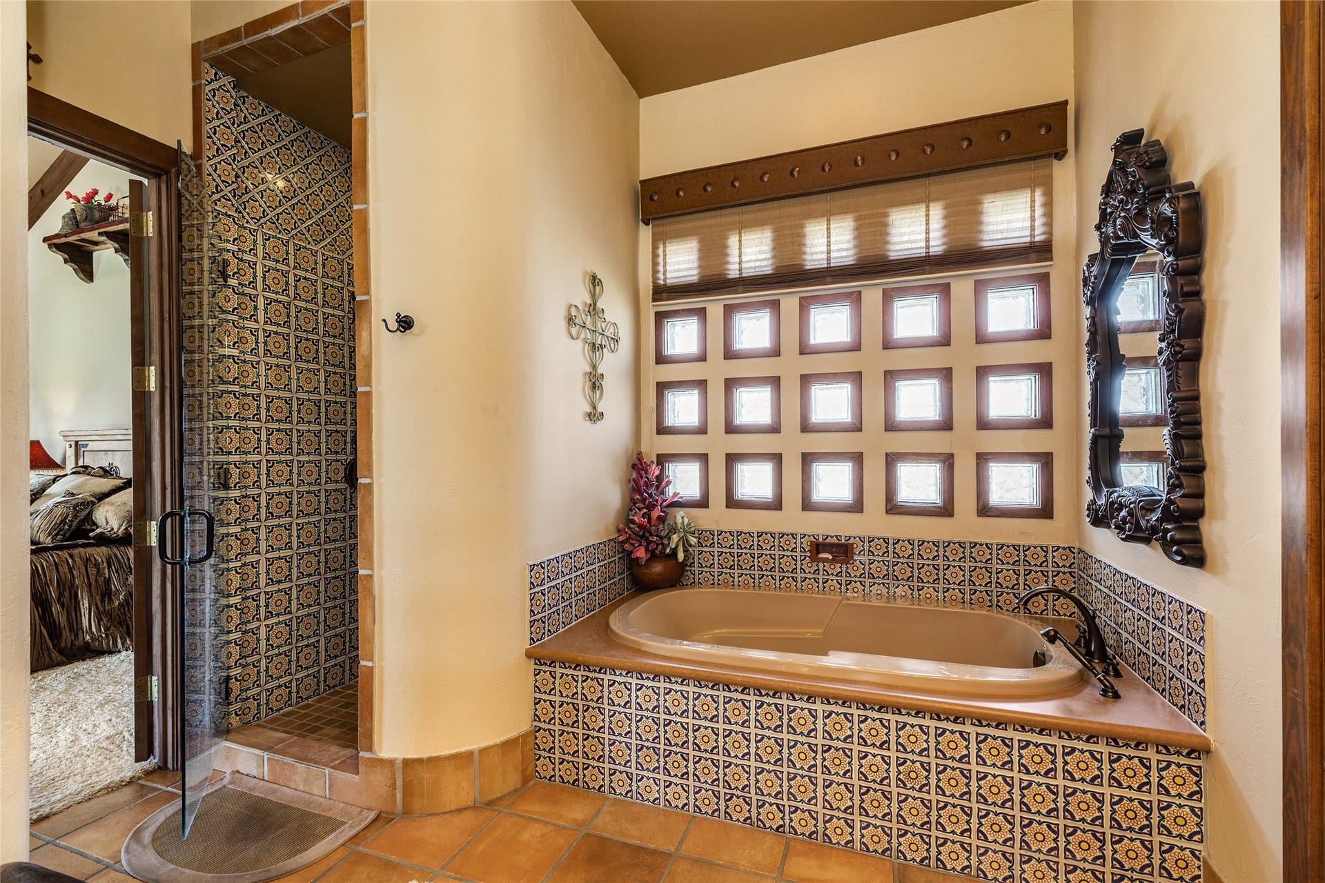 506 Sunset Circle, Tiki Island, TX 77554 Primary bathroom