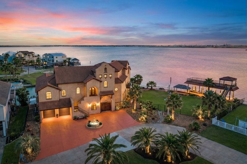 Property photo for 506 Sunset Circle, Tiki Island, TX