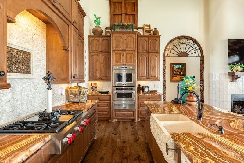 506 Sunset Circle, Tiki Island, TX 77554 Large kitchen with onyx countertops, gas cooktop, double ovens, walkin pantry