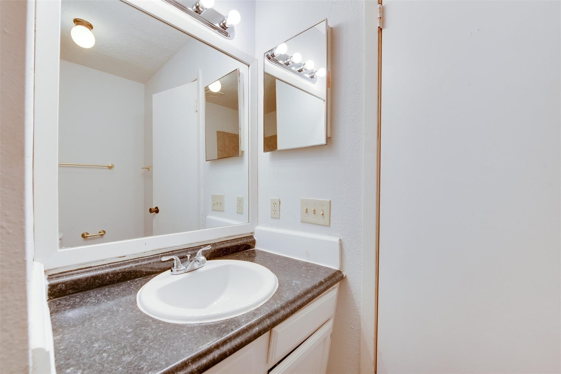 8320 Wild Rose Street, #7B, Houston, TX 77083 8320 Wild Rose Street, #7B, Houston, TX 77083