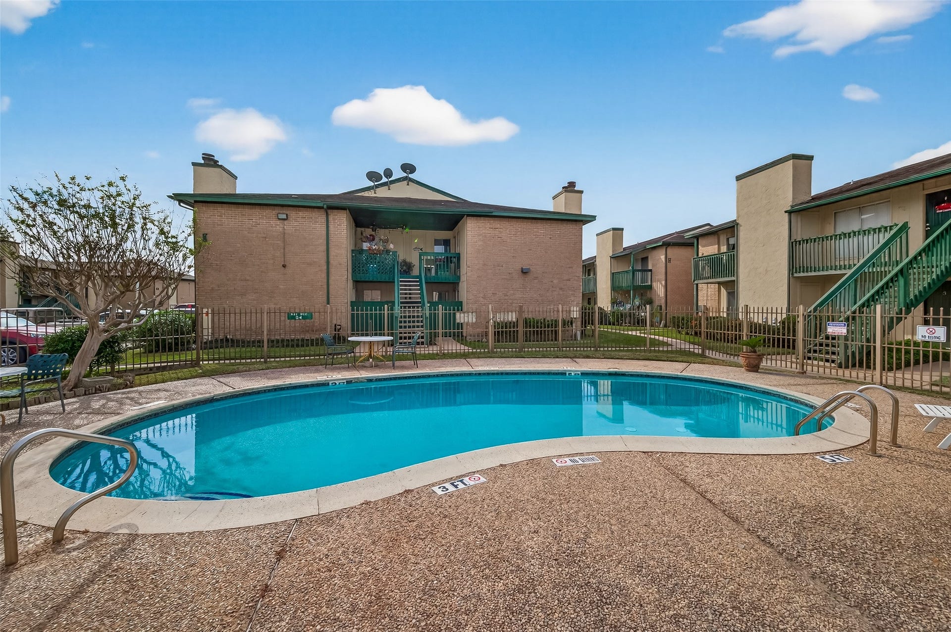 1516 Bay Area Boulevard, #H10, Houston, TX 77058 CONDO POOL AND DECK AREA.