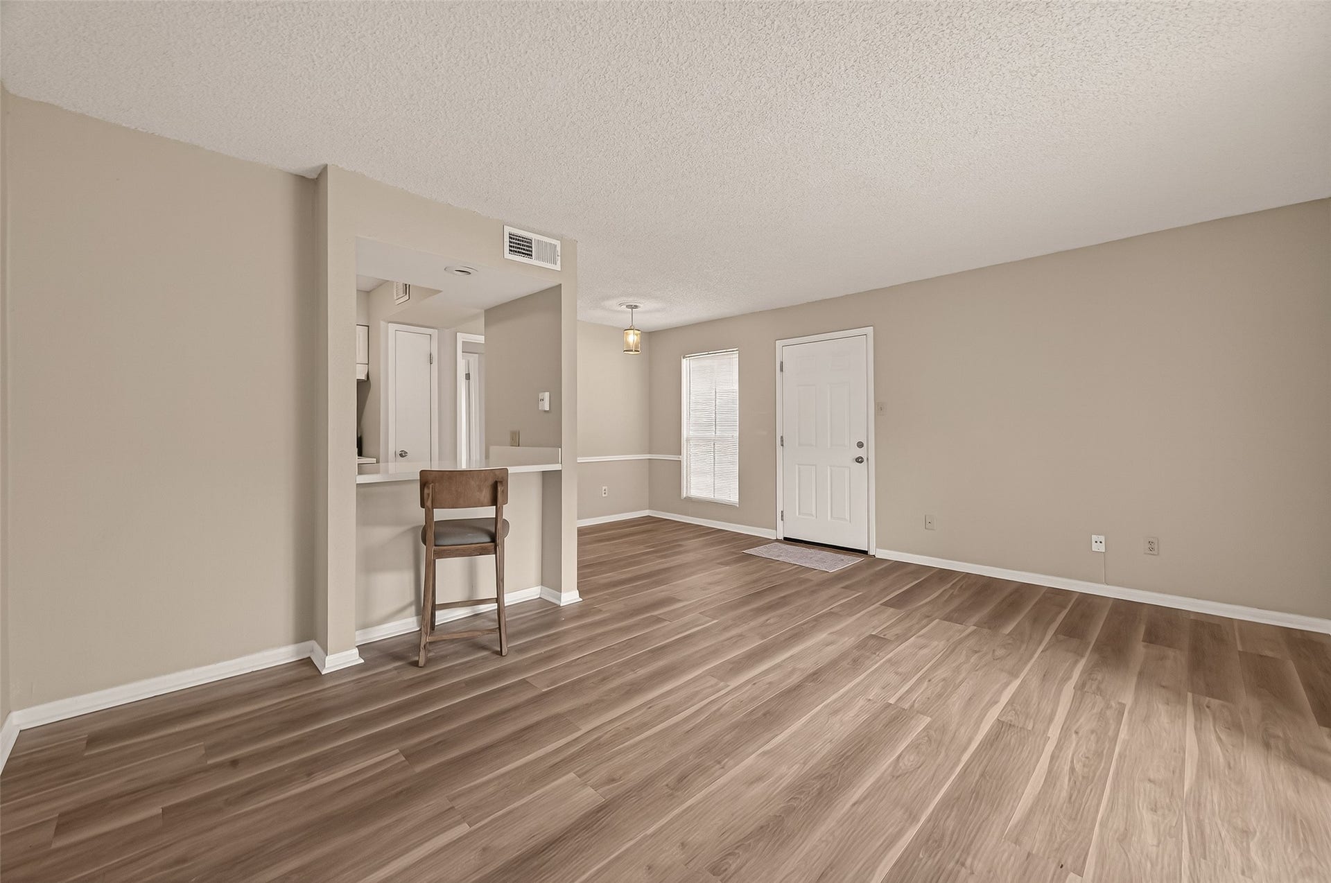 1516 Bay Area Boulevard, #H10, Houston, TX 77058 VIEW OF THE FRONT DOOR AND OPEN FLOORPLAN CONNECTING THE DEN, BREAKFAST ROOM AND KITCHEN.