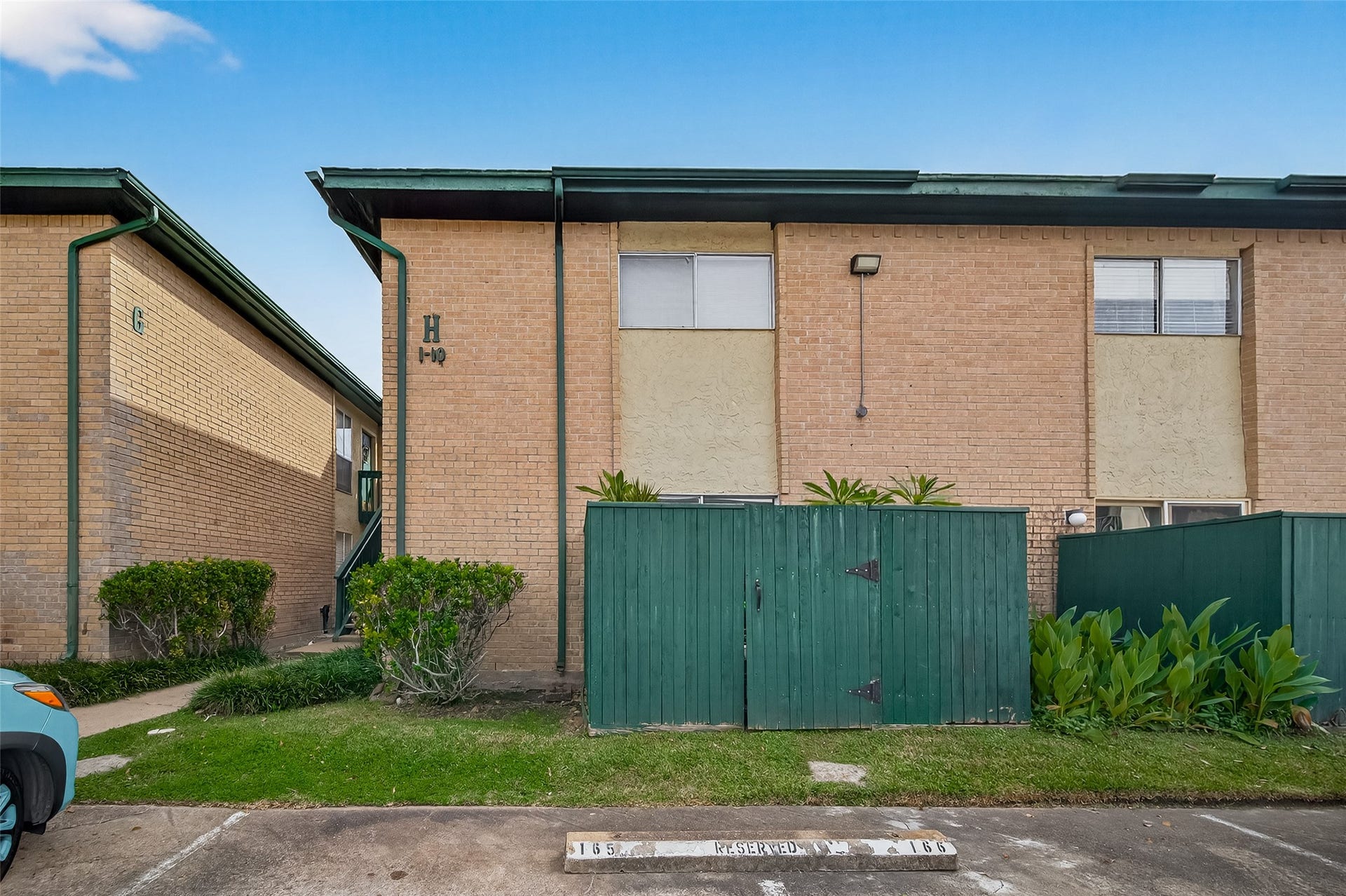 1516 Bay Area Boulevard, #H10, Houston, TX 77058 THE CONDO COMES WITH AN ASSIGNED PARKING SPOT RIGHT NEXT TO THE ENTRY WALKWAY.