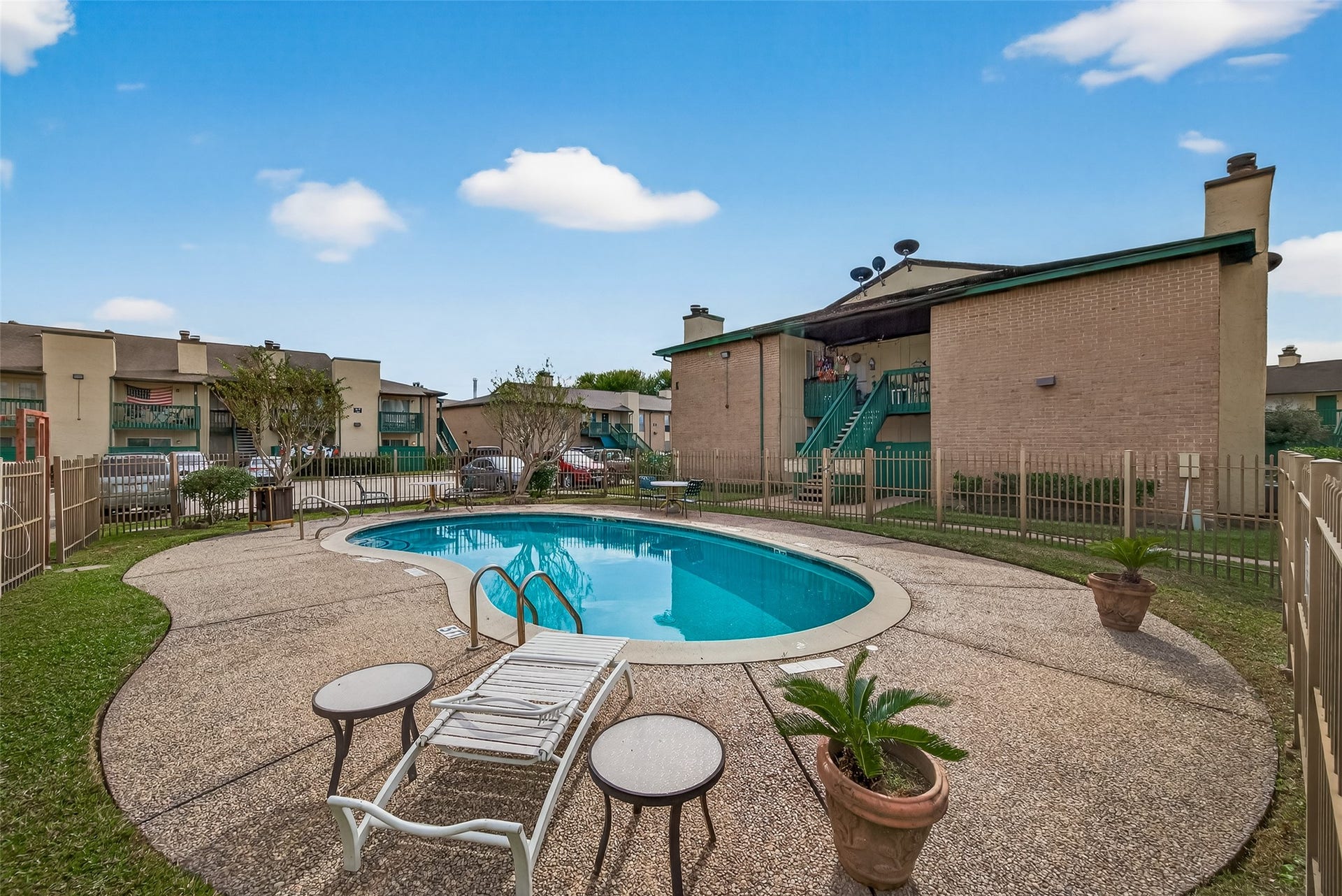 1516 Bay Area Boulevard, #H10, Houston, TX 77058 THE DEVELOPMENT FEATURES A NICE POOL TO RELAX BY.