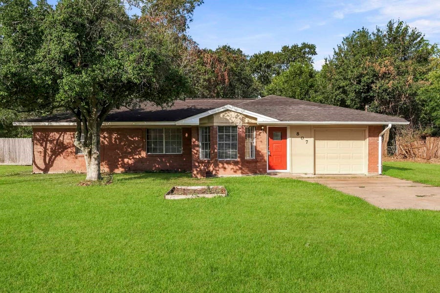 Property photo for 807 Texas Avenue, League City, TX