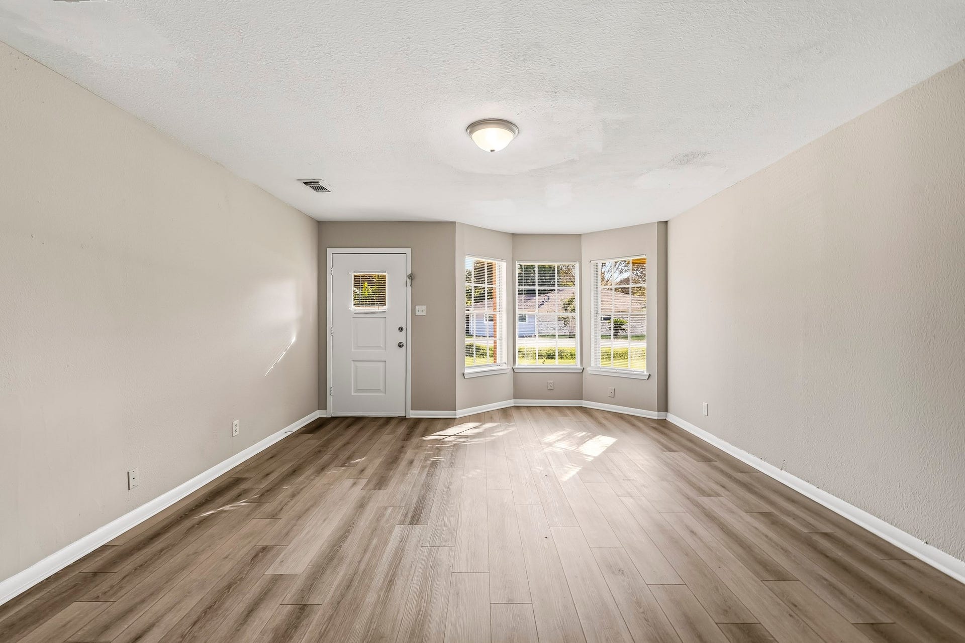 807 Texas Avenue, League City, TX 77573 807 Texas Avenue, League City, TX 77573