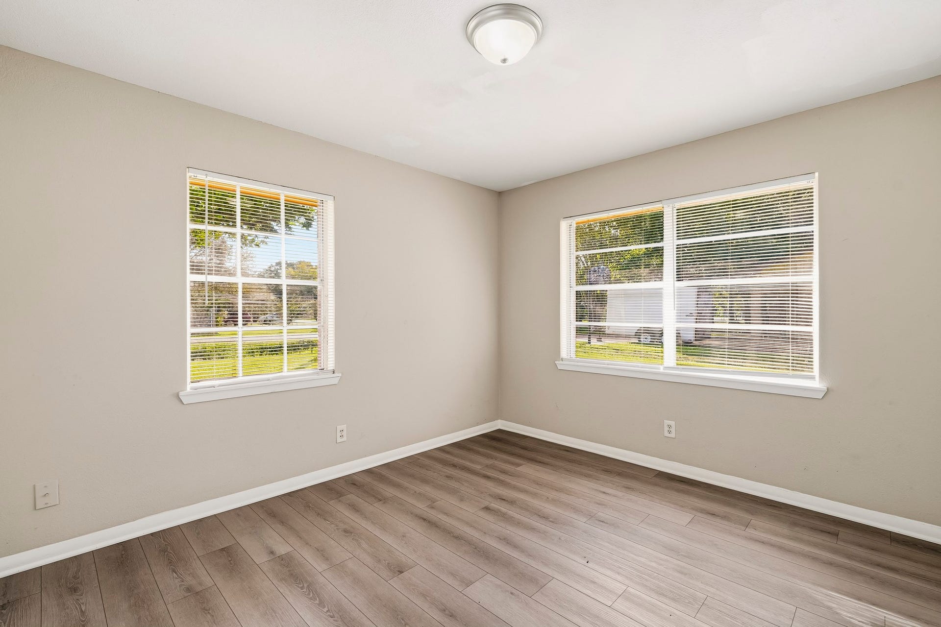 807 Texas Avenue, League City, TX 77573 807 Texas Avenue, League City, TX 77573