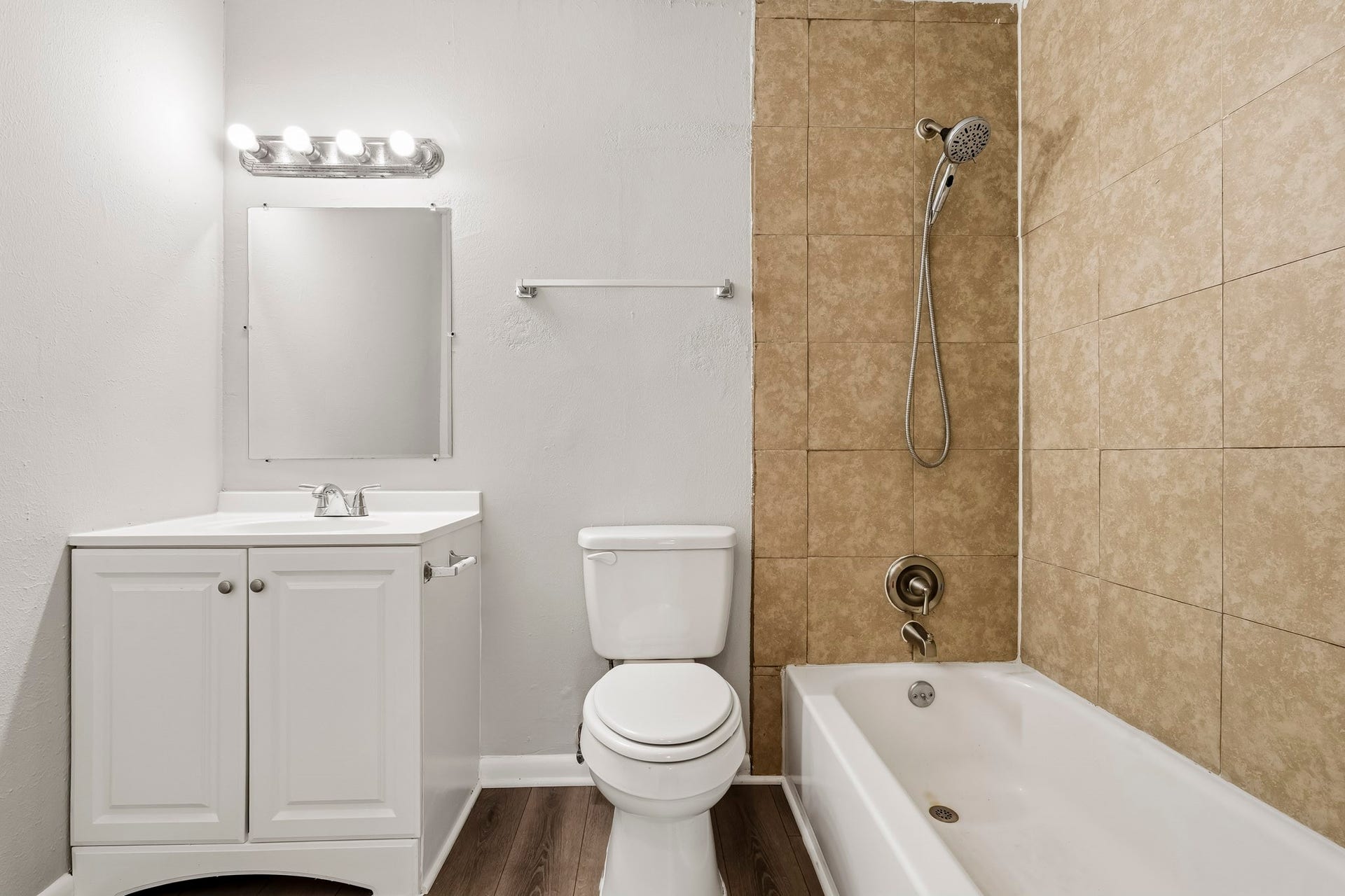 807 Texas Avenue, League City, TX 77573 807 Texas Avenue, League City, TX 77573