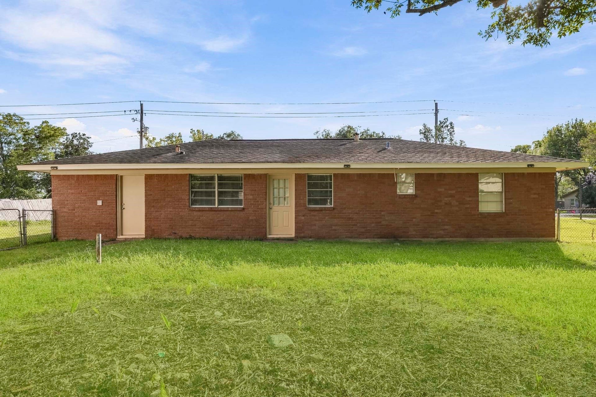807 Texas Avenue, League City, TX 77573 807 Texas Avenue, League City, TX 77573