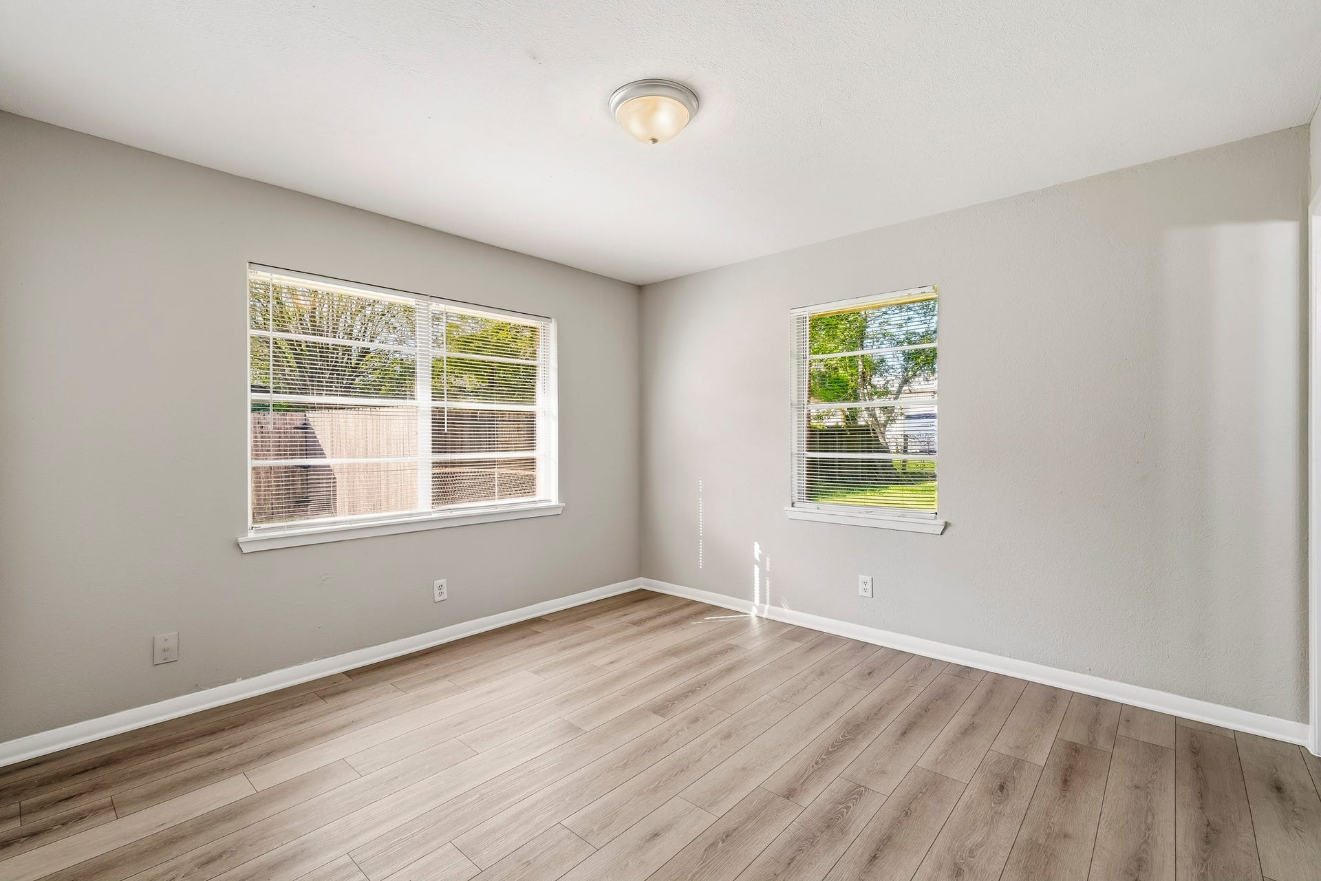 807 Texas Avenue, League City, TX 77573 807 Texas Avenue, League City, TX 77573