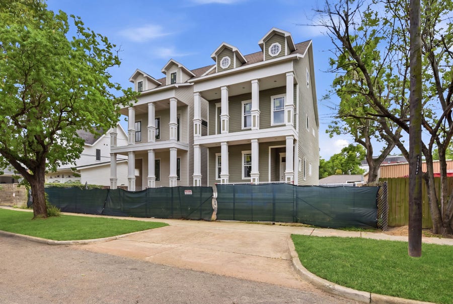 Property photo for 312 w 9th St, Houston, TX