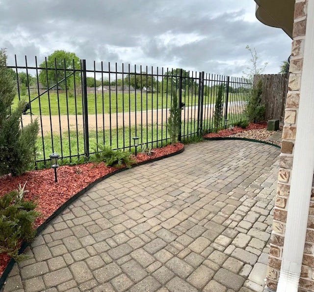 7911 Ouray Drive, Houston, TX 77040 7911 Ouray Drive, Houston, TX 77040