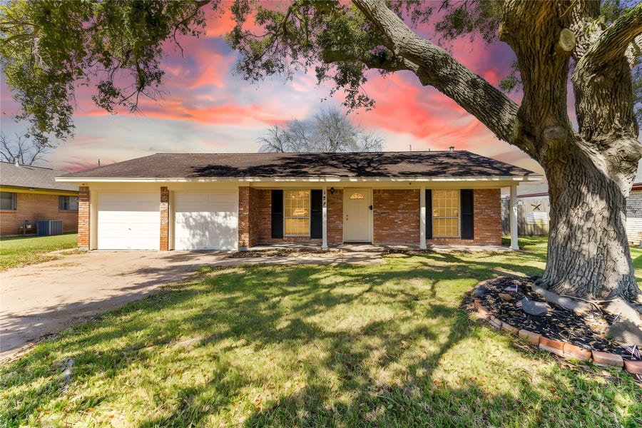 Property photo for 127 Talisman Street, Lake Jackson, TX