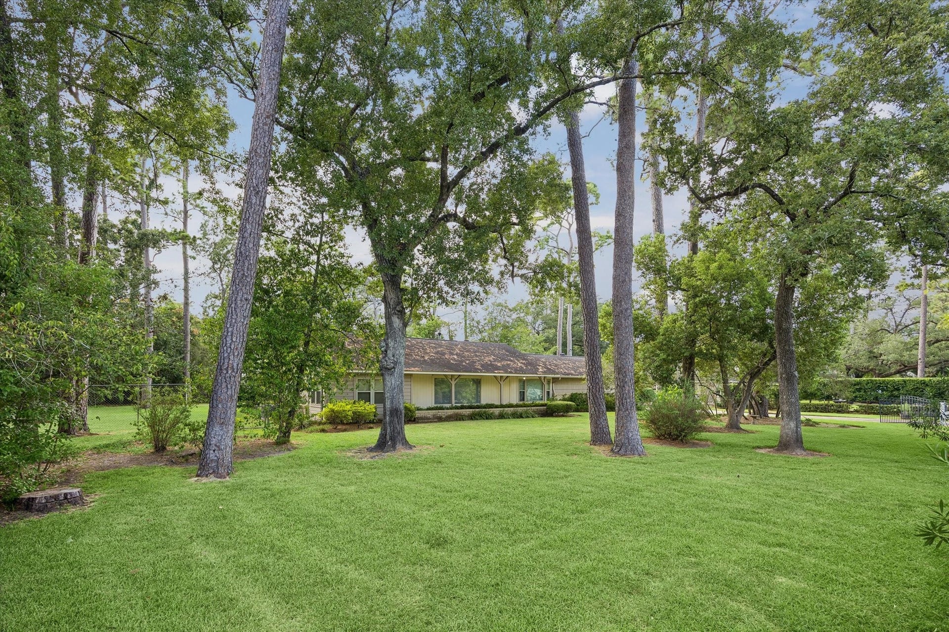 711 Echo Lane, Houston, TX 77024
