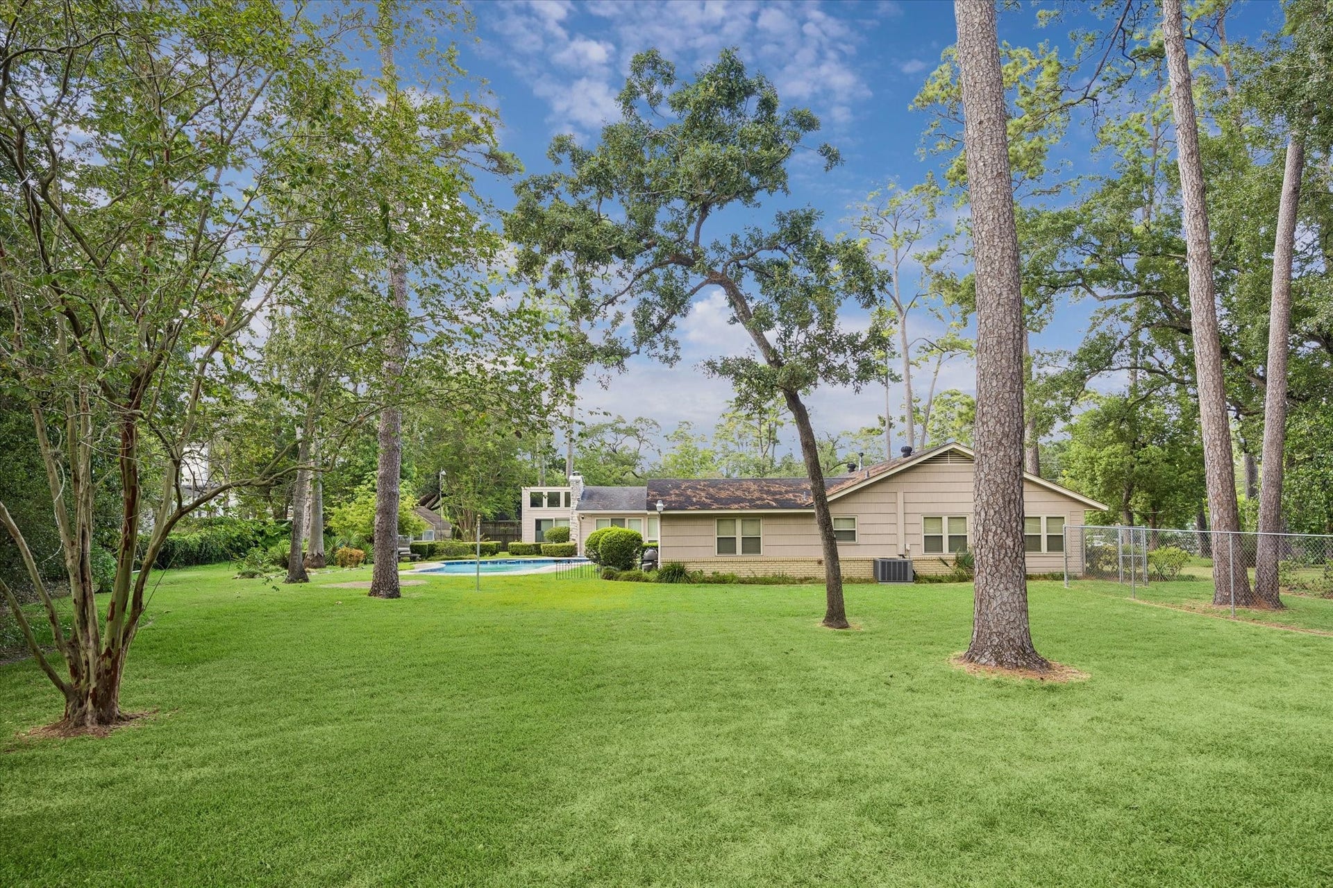 711 Echo Lane, Houston, TX 77024