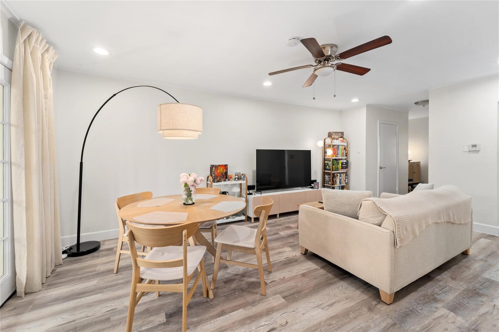 8223 Kingsbrook Road, #212, Houston, TX 77024 8223 Kingsbrook Road, #212, Houston, TX 77024