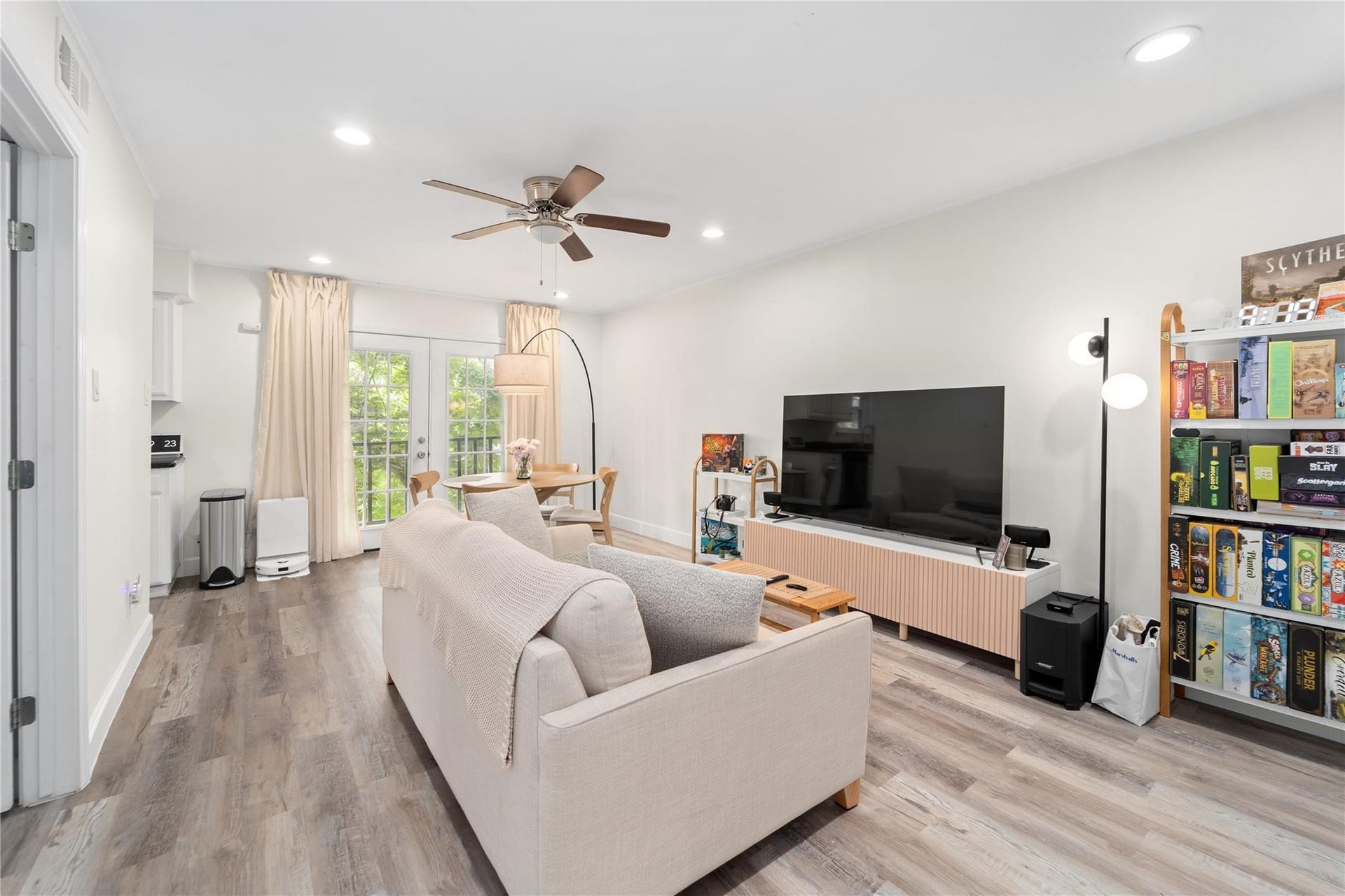 8223 Kingsbrook Road, #212, Houston, TX 77024 8223 Kingsbrook Road, #212, Houston, TX 77024