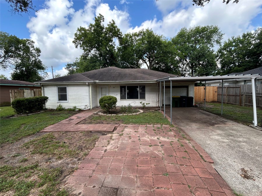 Property photo for 210 Baker Drive, Tomball, TX