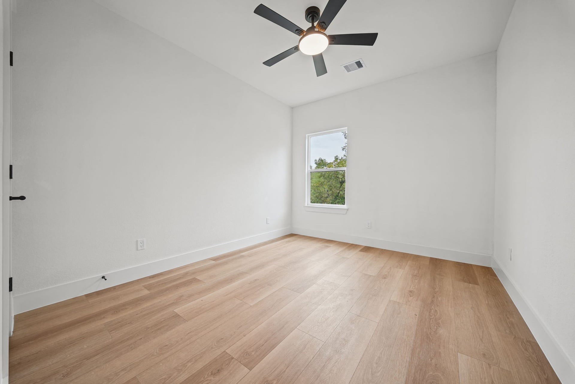 5601 Nielan Street, #B, Houston, TX 77028 5601 Nielan Street, #B, Houston, TX 77028