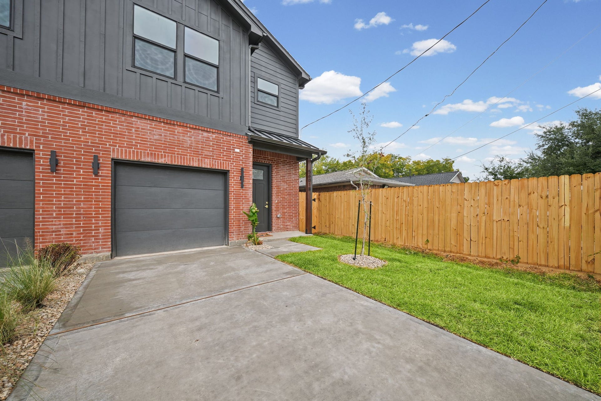 5601 Nielan Street, #B, Houston, TX 77028 One Car garage