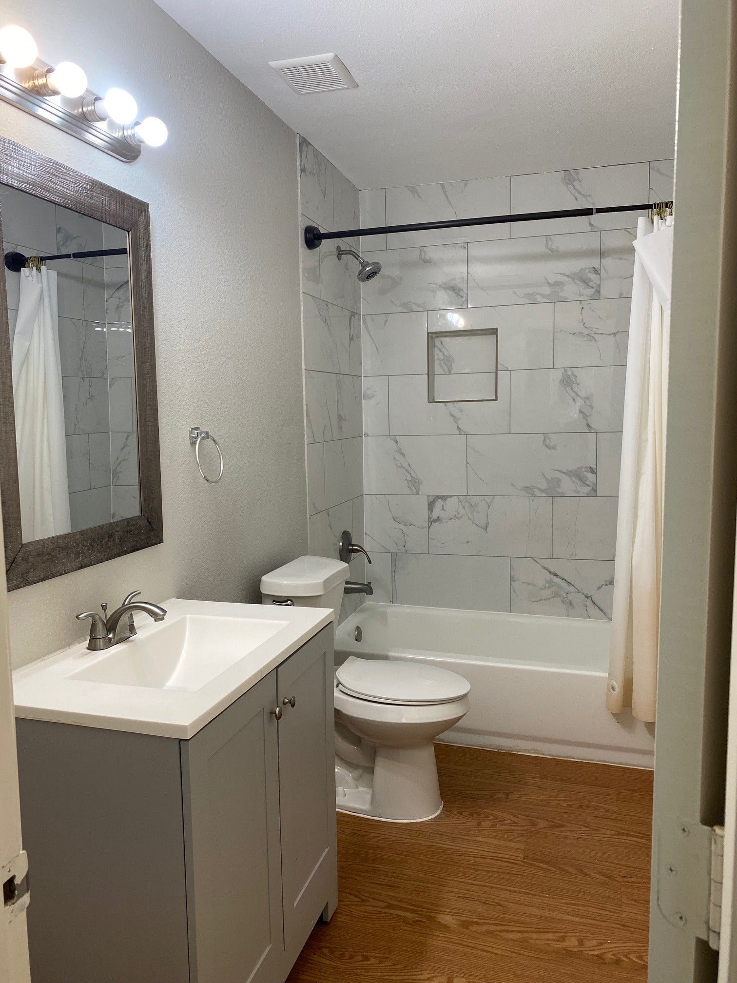 1809 W 8th Street, Freeport, TX 77541 Primary Bathroom