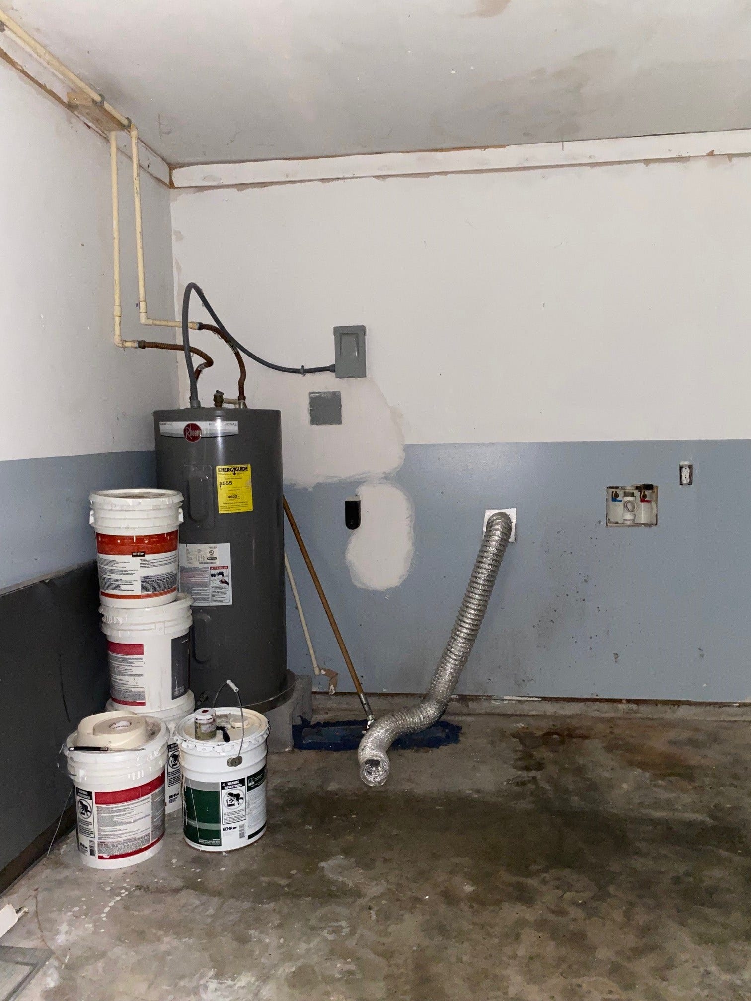 1809 W 8th Street, Freeport, TX 77541 Water Heater & Washer & Dryer Hookups in Garage