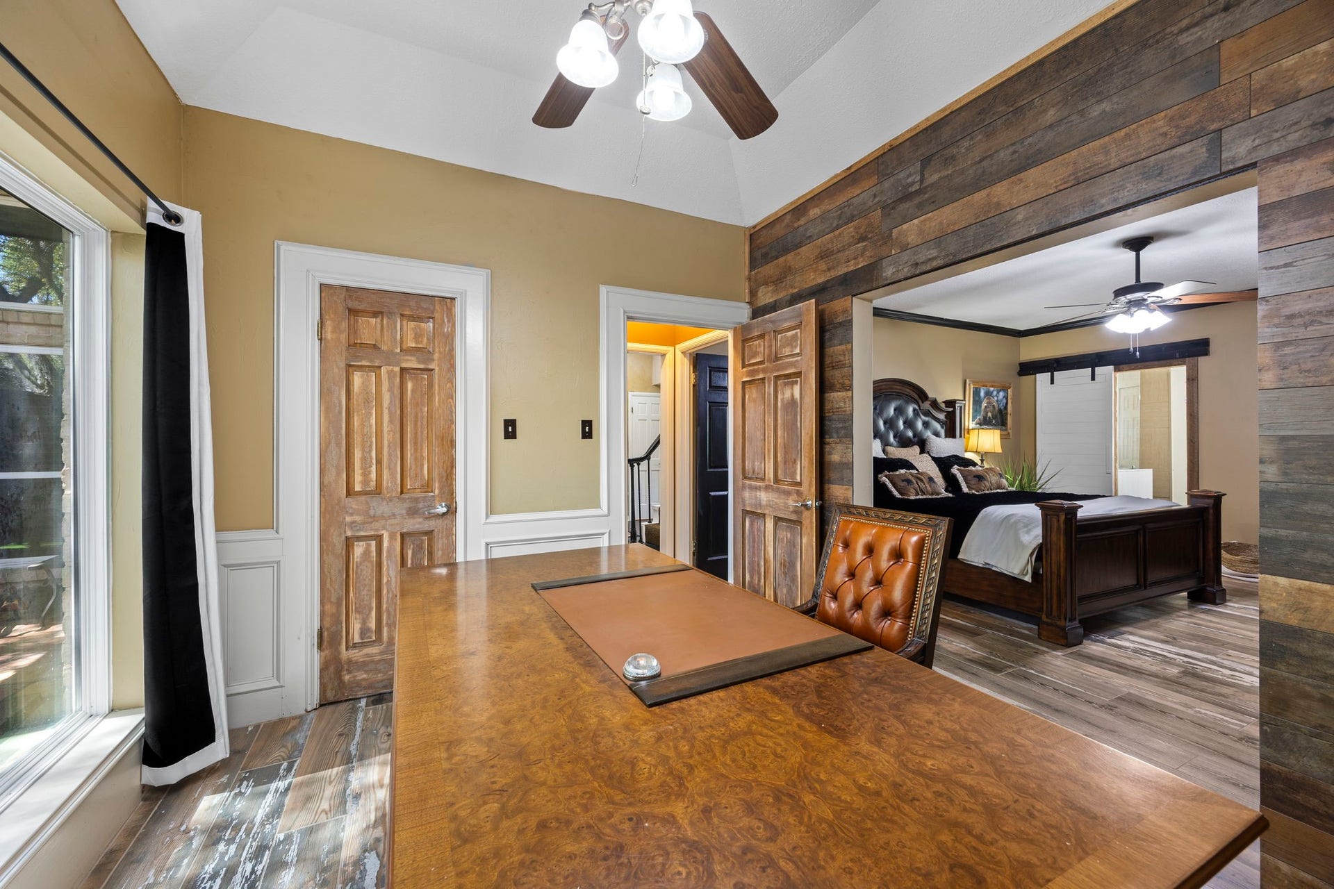 1622 Rambling Stone Drive, Richmond, TX 77406 Conveniently located near the entry and connected to the primary bedroom, this versatile space offers numerous possibilities, including a home office, nursery, reading retreat, or private sitting room. The wood-accented wall adds warmth and character.