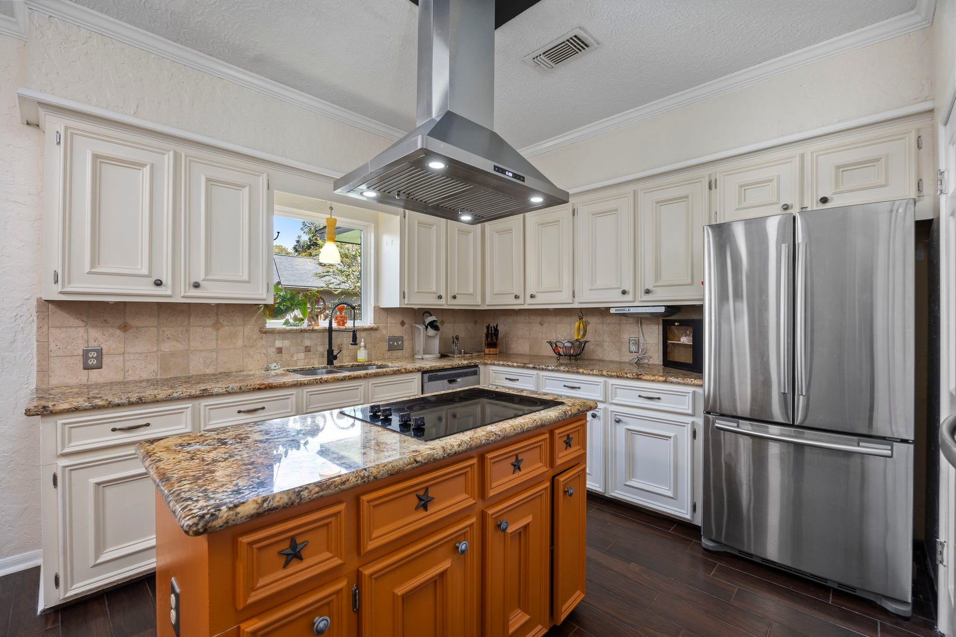 1622 Rambling Stone Drive, Richmond, TX 77406 A window above the kitchen sink provides views outdoors, while generous counter space offers plenty of room for meal preparation. The combination of perimeter countertops and a central island creates multiple work areas, with abundant cabinetry for storage.