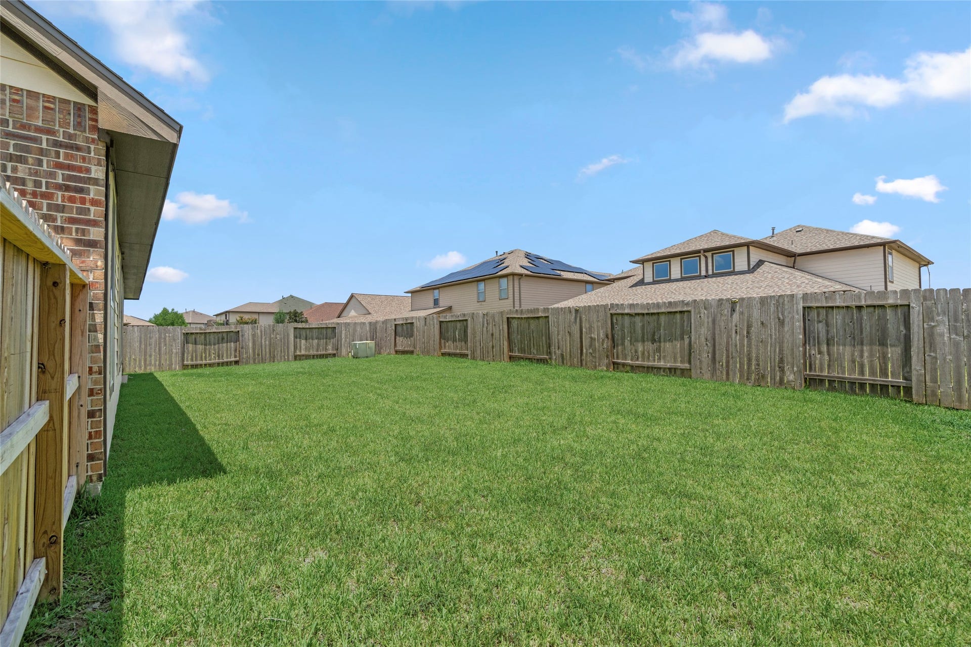9423 Mineral Rock Lane, Richmond, TX 77407 Expansive and sun-drenched, this lush backyard offers the perfect canvas for outdoor gatherings and serene relaxation.