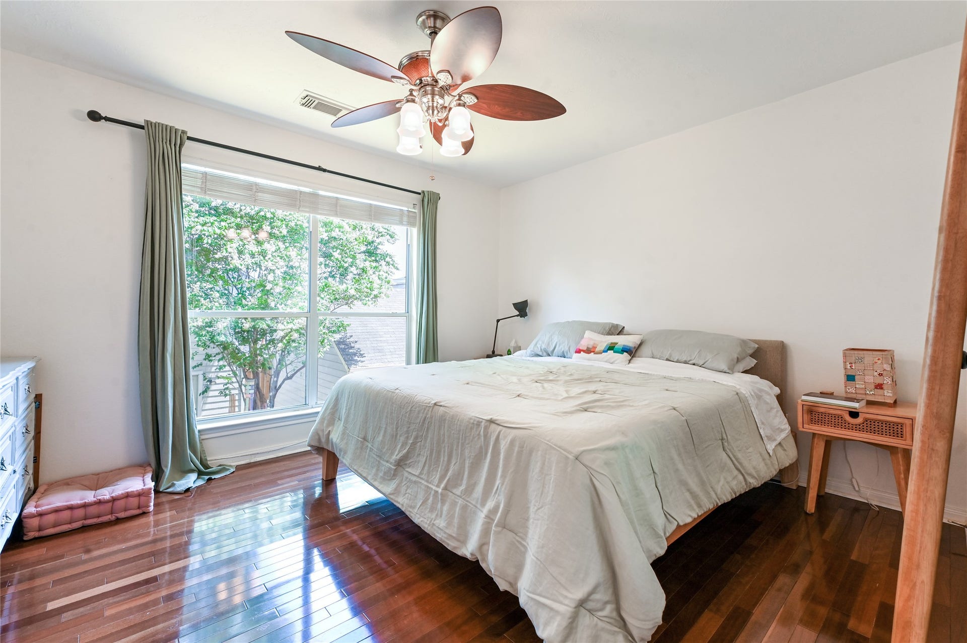 1004 Ruthven Street, Houston, TX 77019