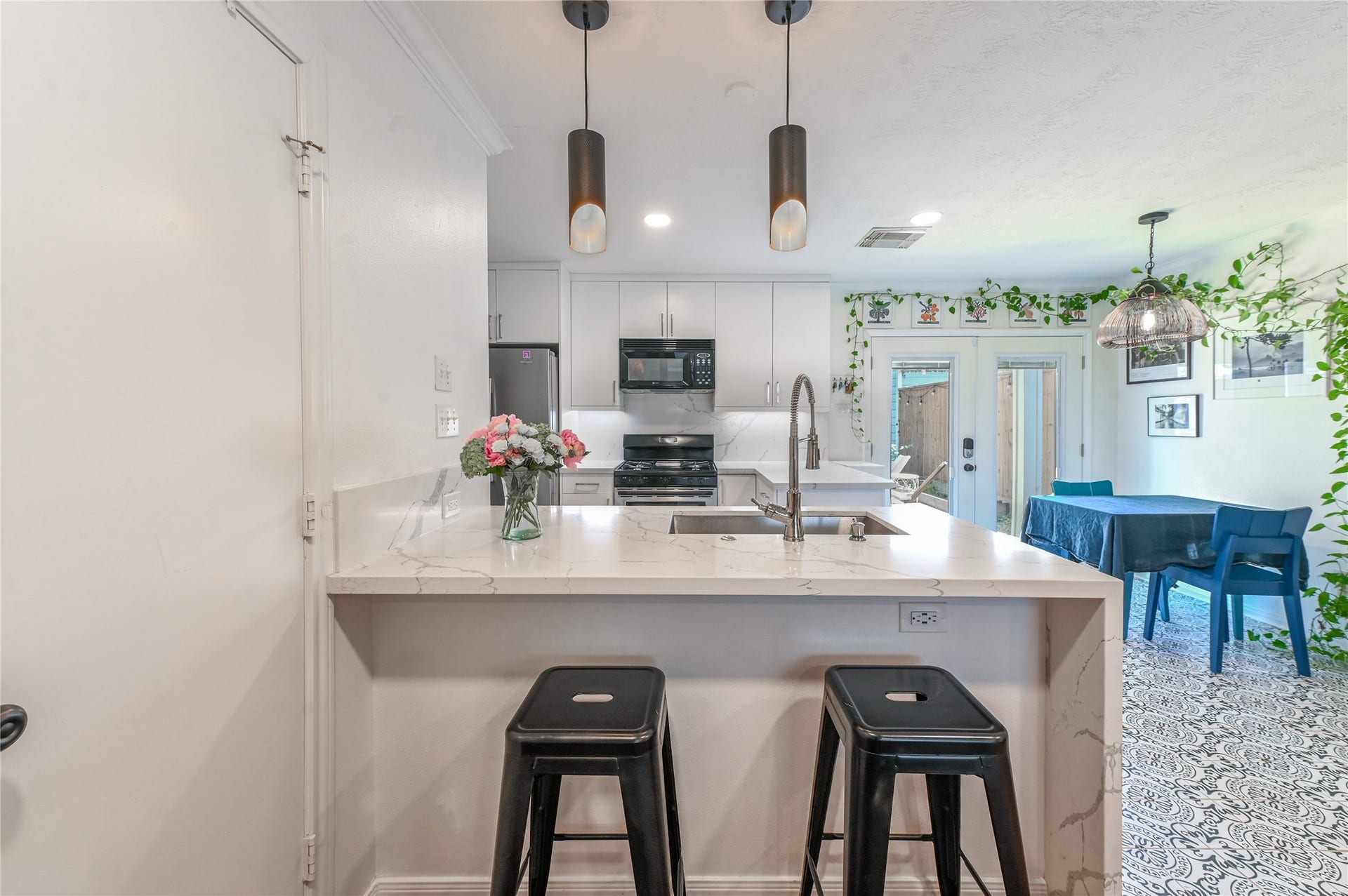 1004 Ruthven Street, Houston, TX 77019