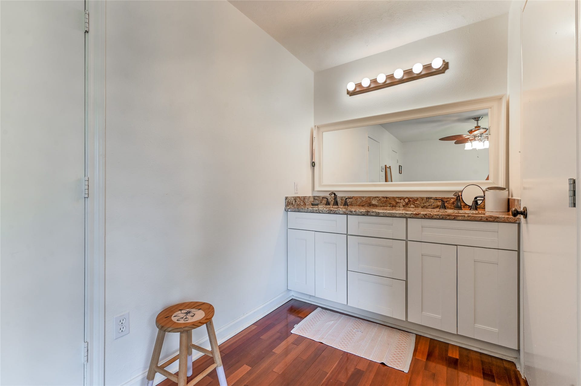 1004 Ruthven Street, Houston, TX 77019
