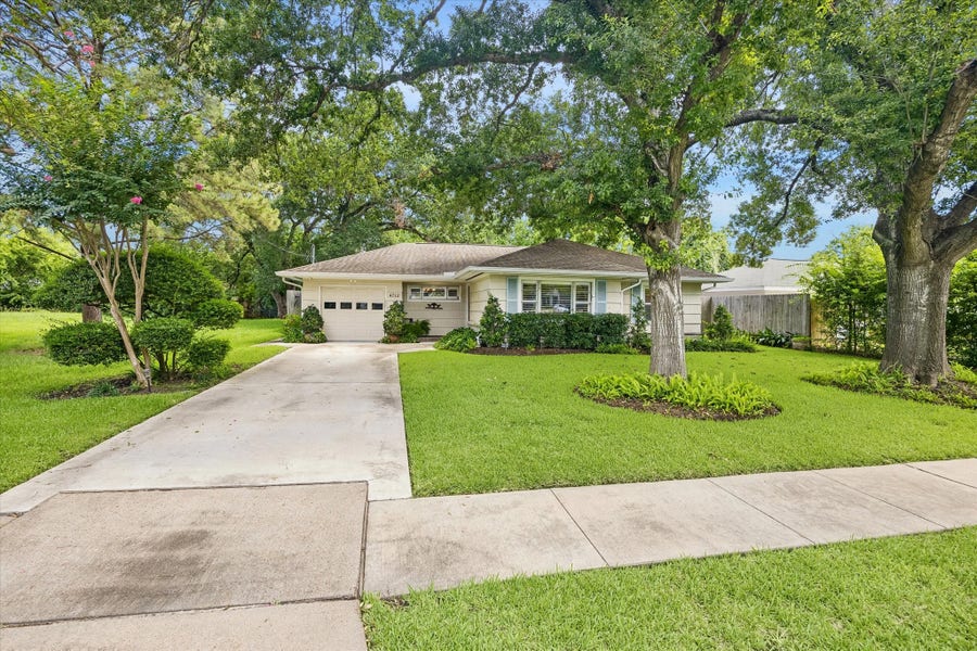 Property photo for 4712 Glenmont Street, Bellaire, TX