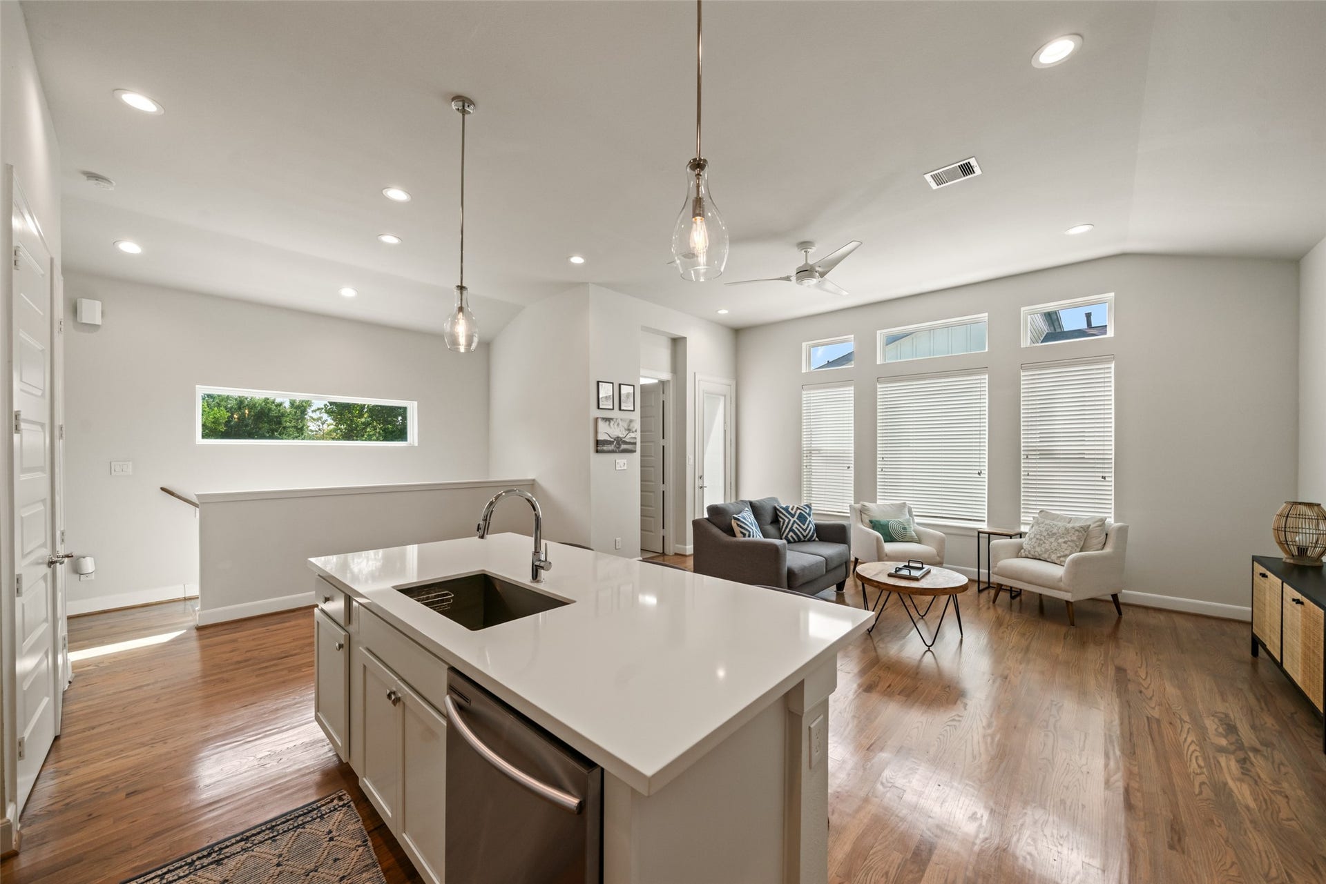 502 W Donovan Street, #A, Houston, TX 77091 Cook, chat, binge a show, and soak up the light without ever leaving the room. This open second floor was made for slow mornings and long, lingering evenings.